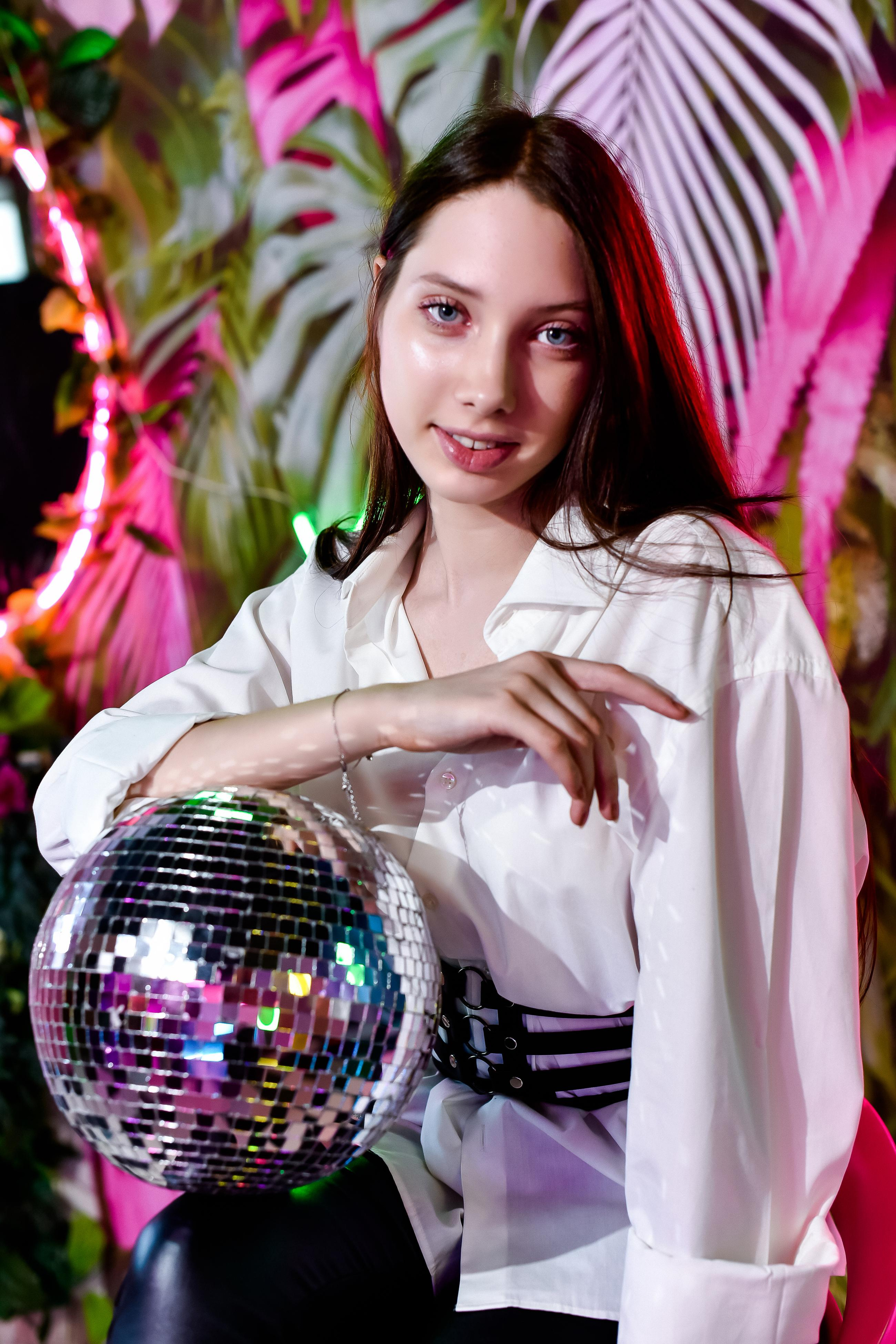 Настенька Неон