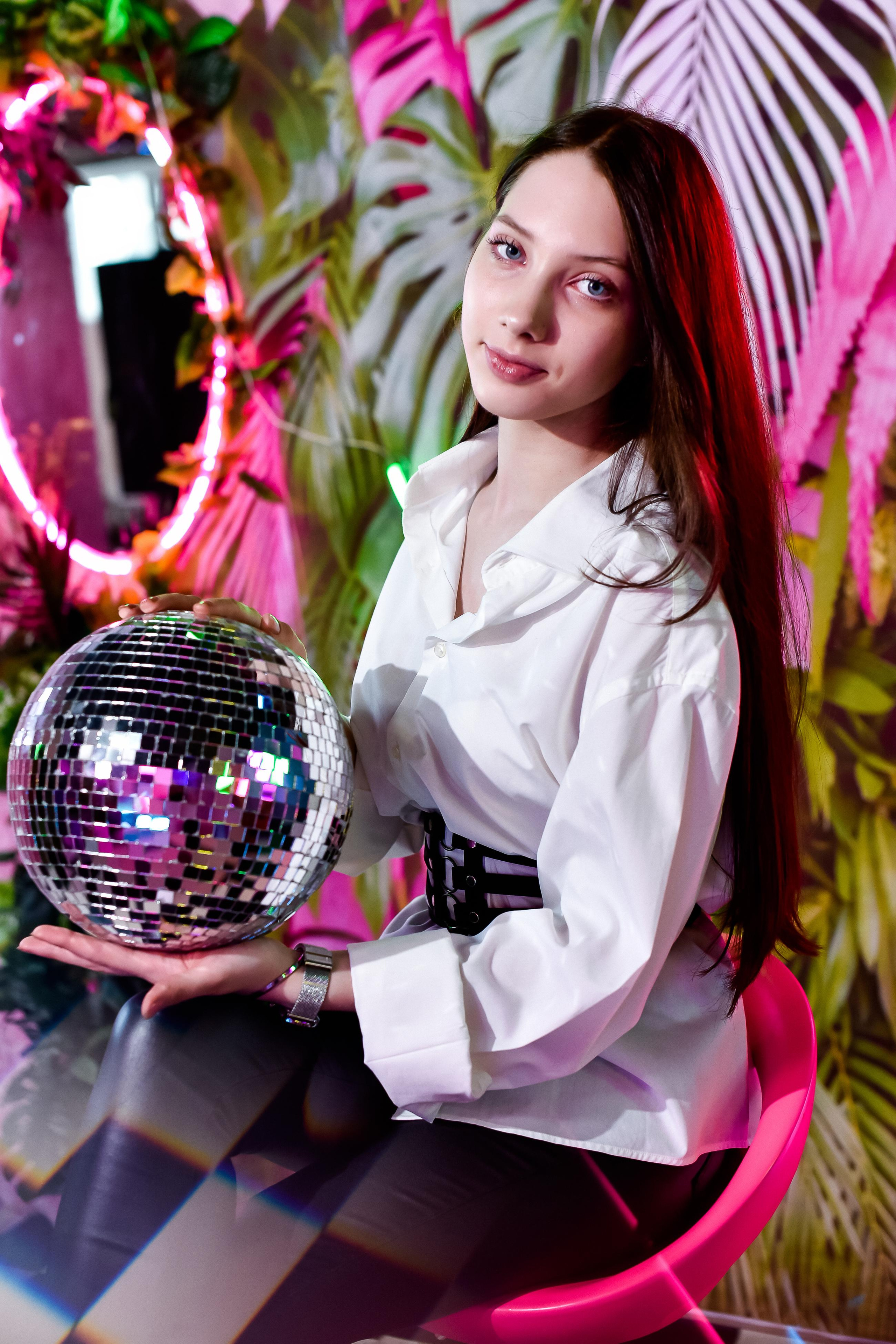 Настенька Неон