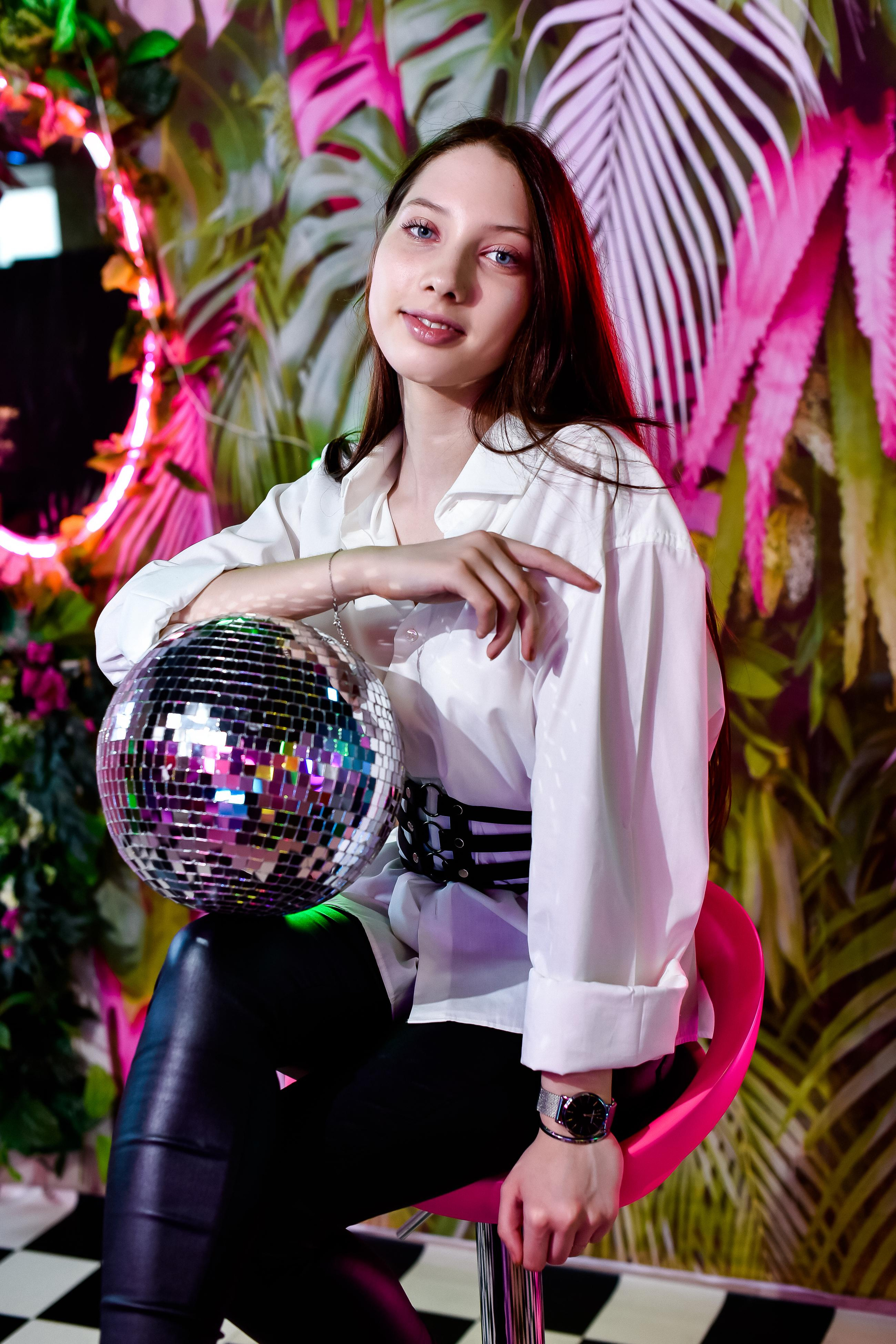 Настенька Неон