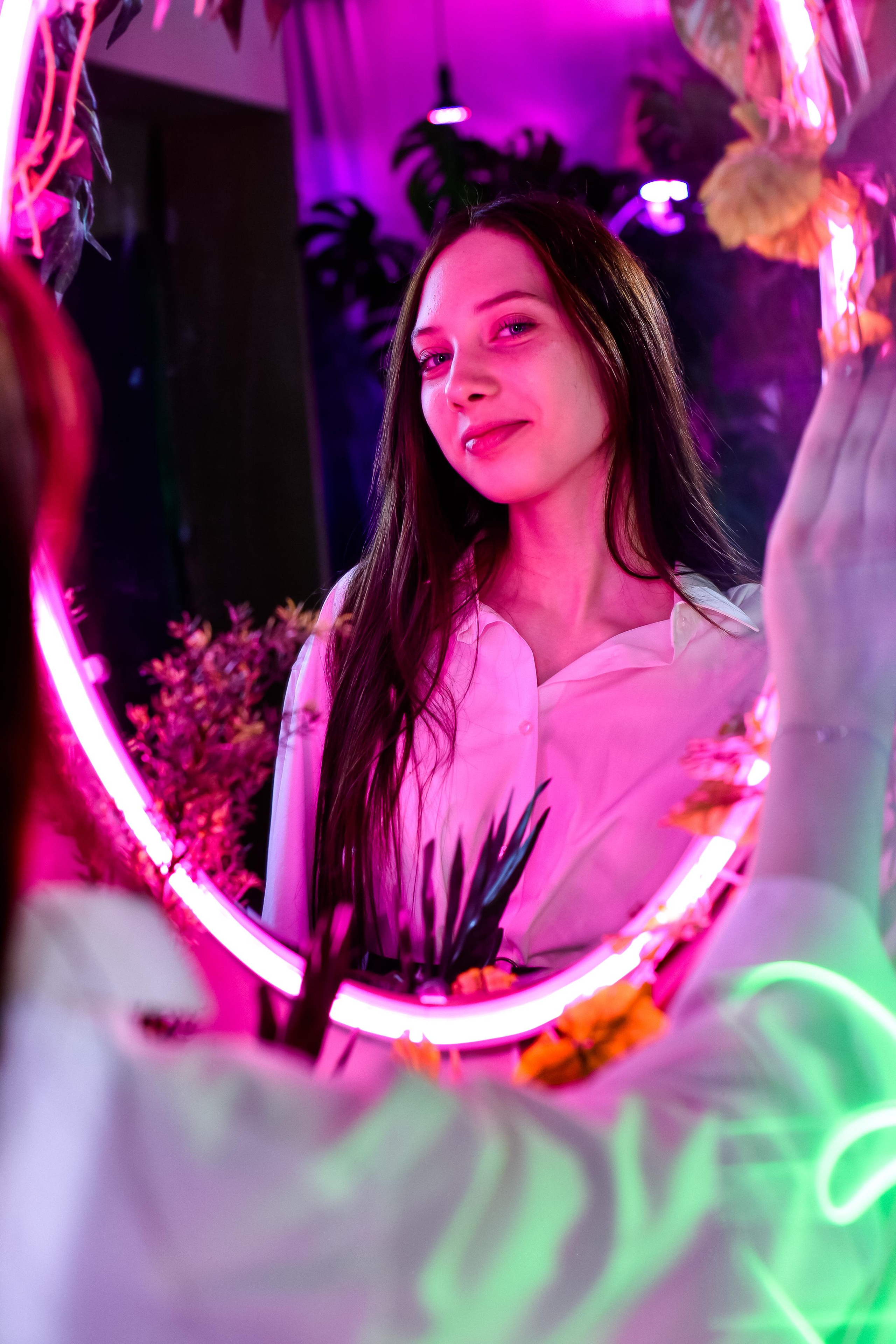 Настенька Неон