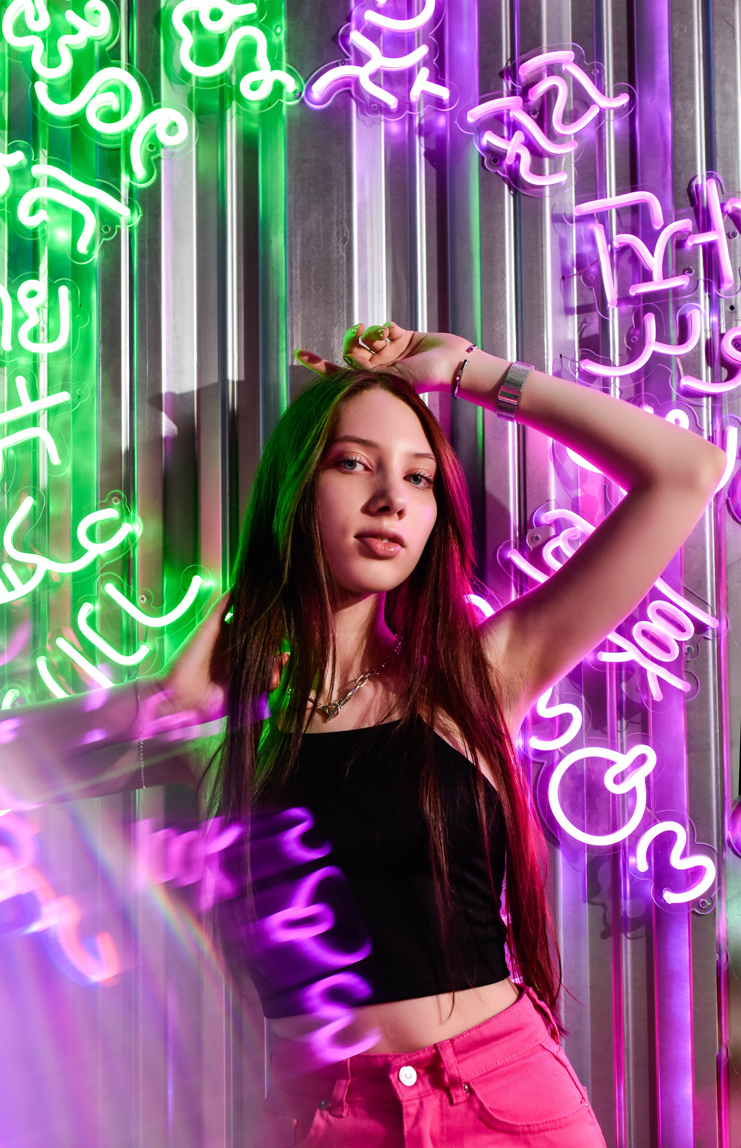 Настенька Неон