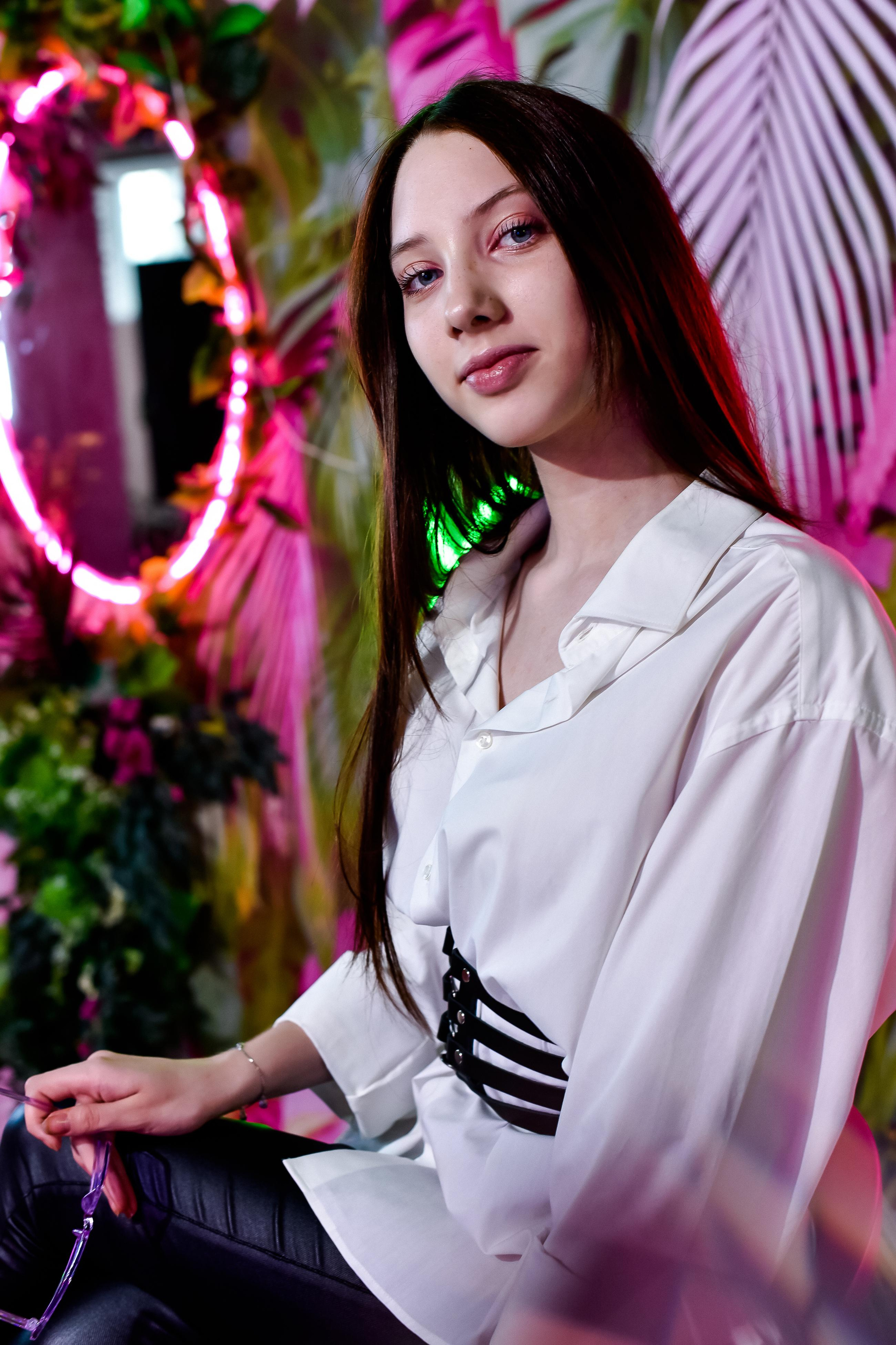 Настенька Неон