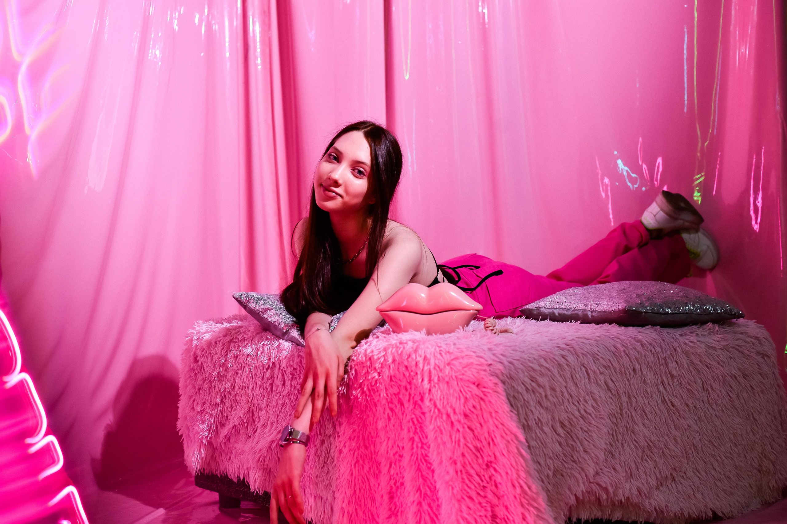 Настенька Неон