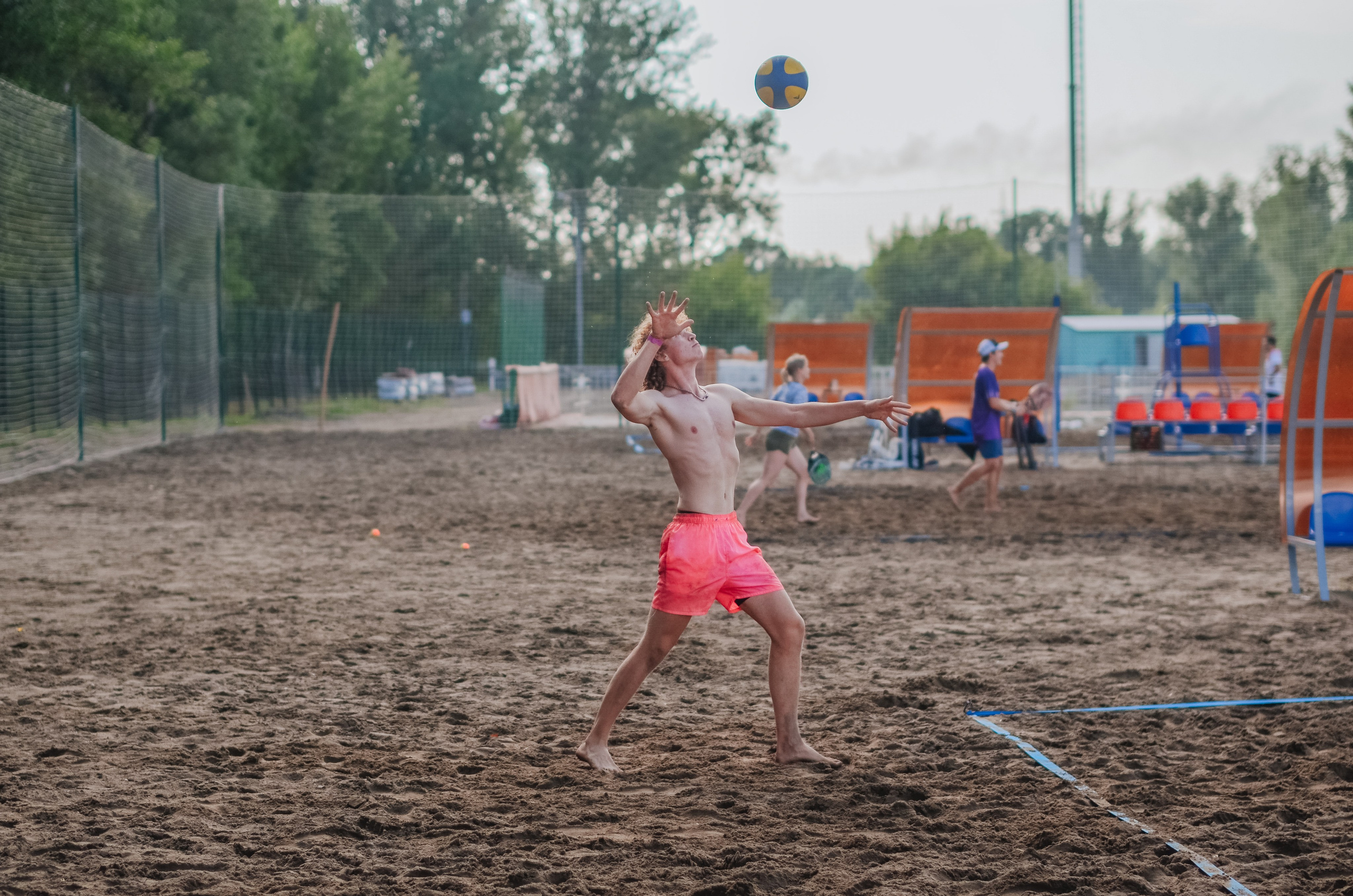 Фестиваль «Грань» 2025. Спортивная площадка. Денисова Аля — фотограф для парных съемок и индивидуальных историй в Барнауле