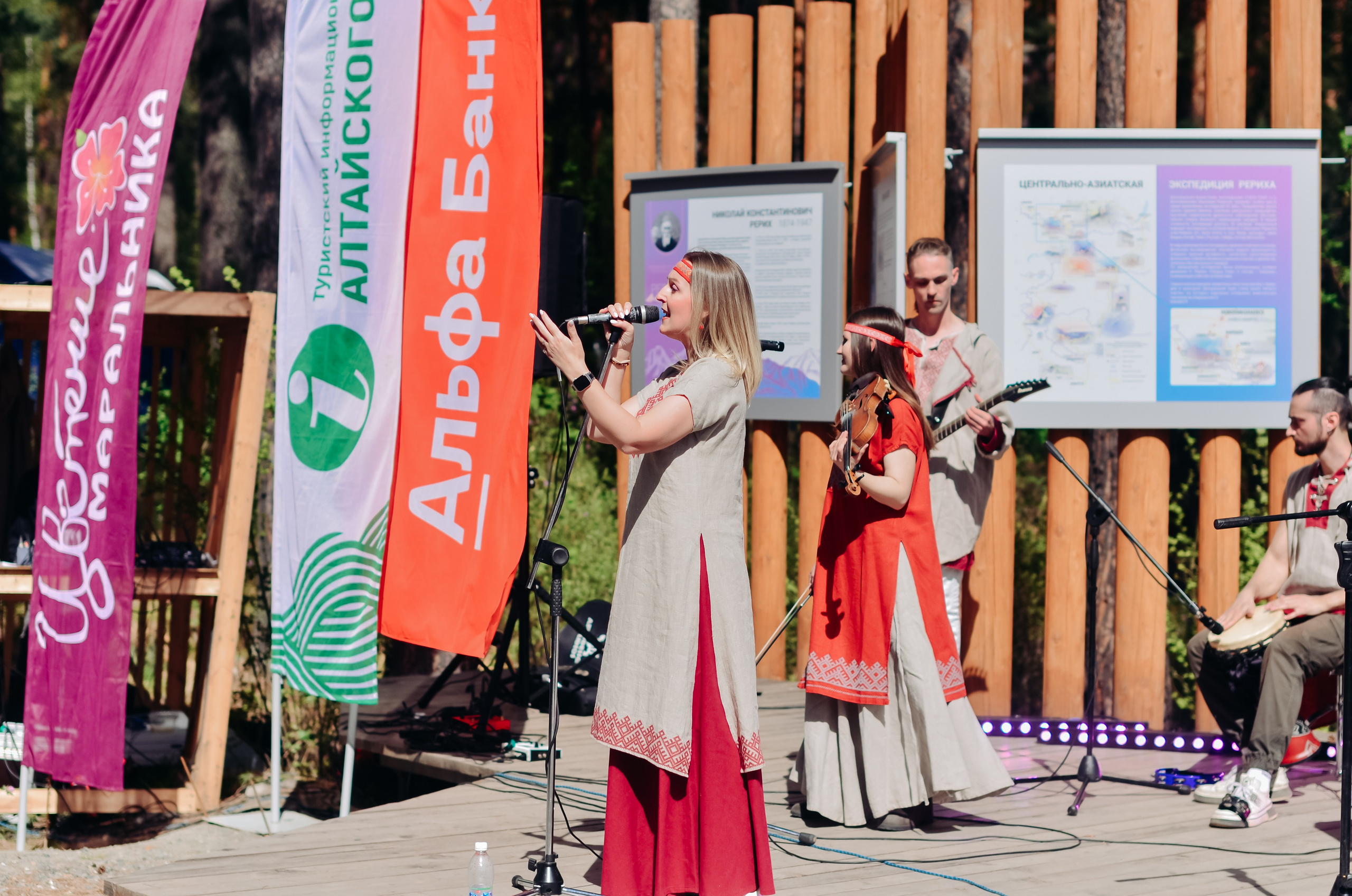 Фестиваль «Цветение Маральника на Алтае 2025». Фоторепортаж. Денисова Аля — фотограф для парных съемок и индивидуальных историй в Барнауле