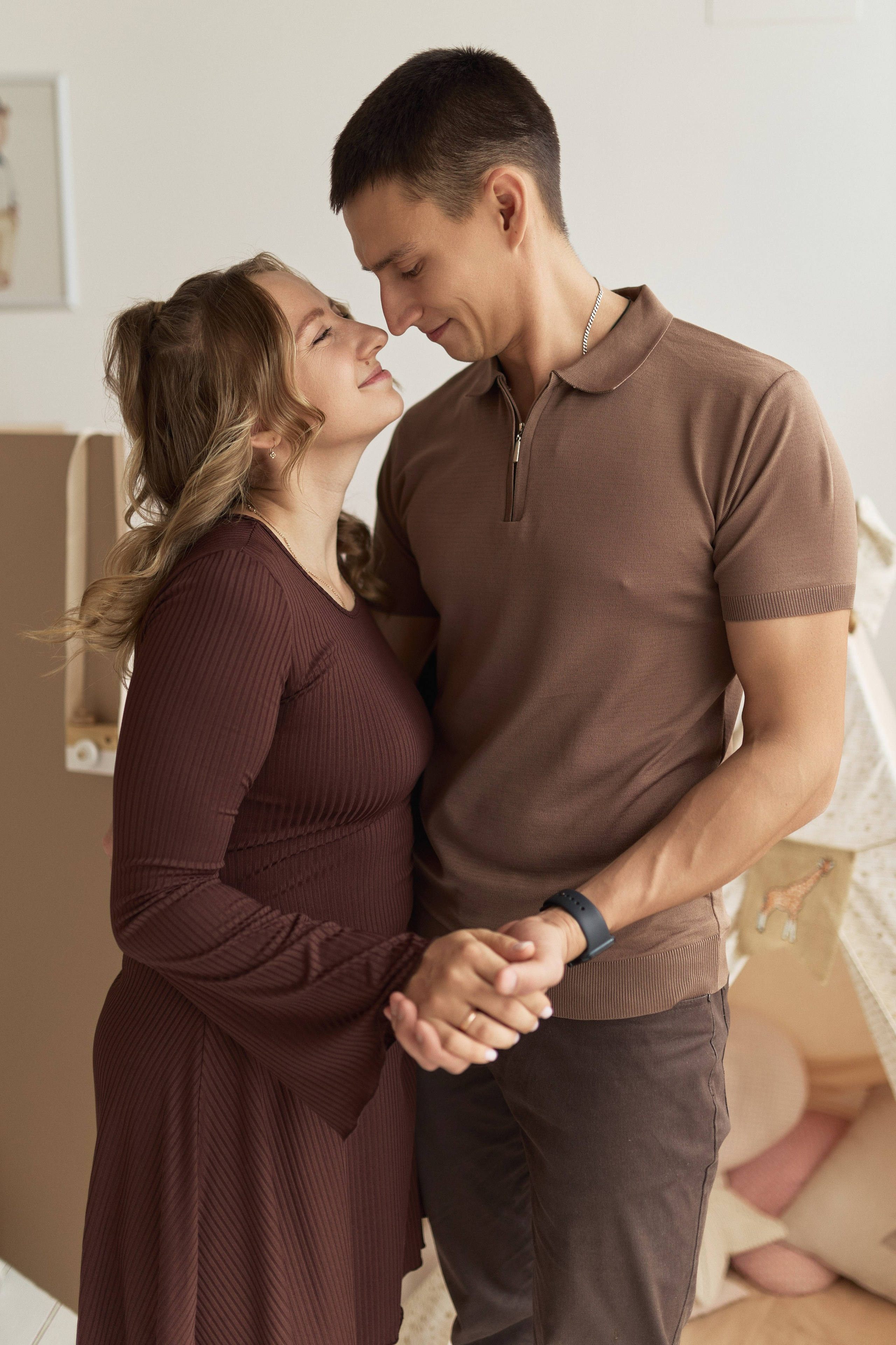 Семейная фотосессия в фотостудии. Алина Каравайцева. Фотограф в городе Барнаул