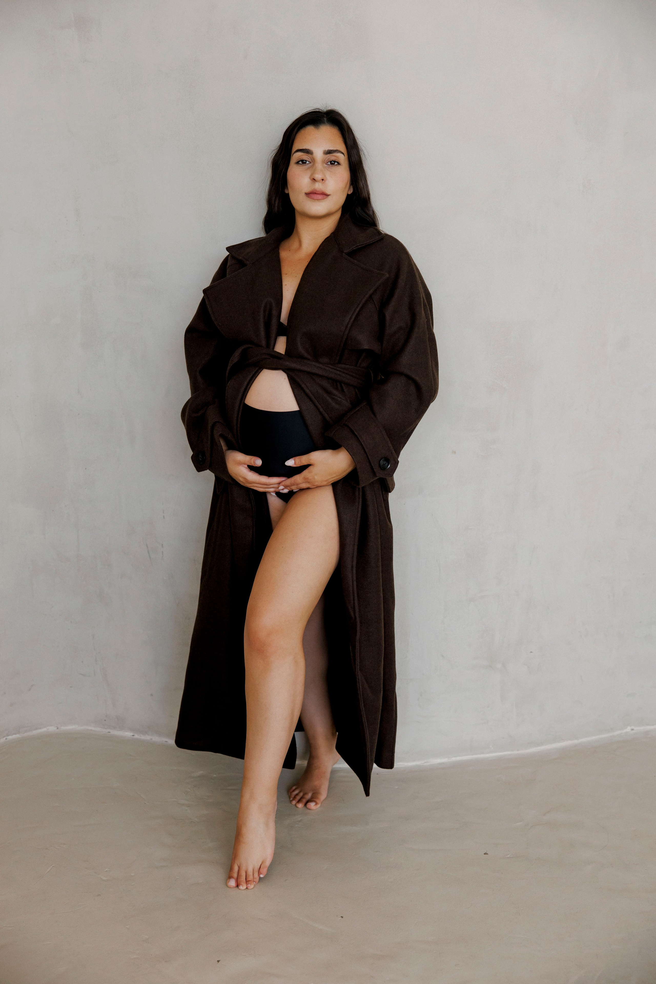 Pregnancy photoshoot inside the Grey Studio. Главная