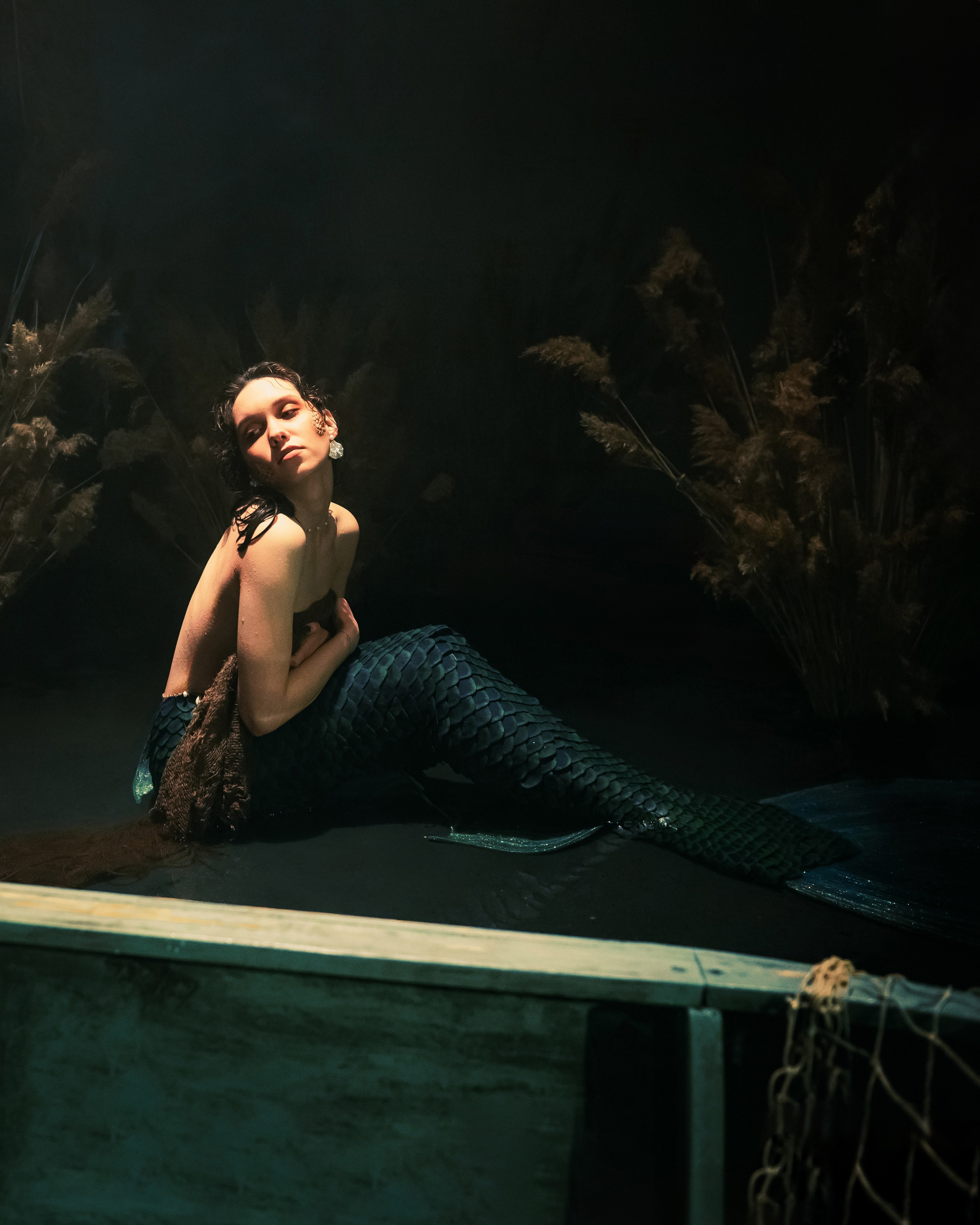 Мрачная фотосессия в образе русалки в фотостудии 2-й этаж в г. Кемерово