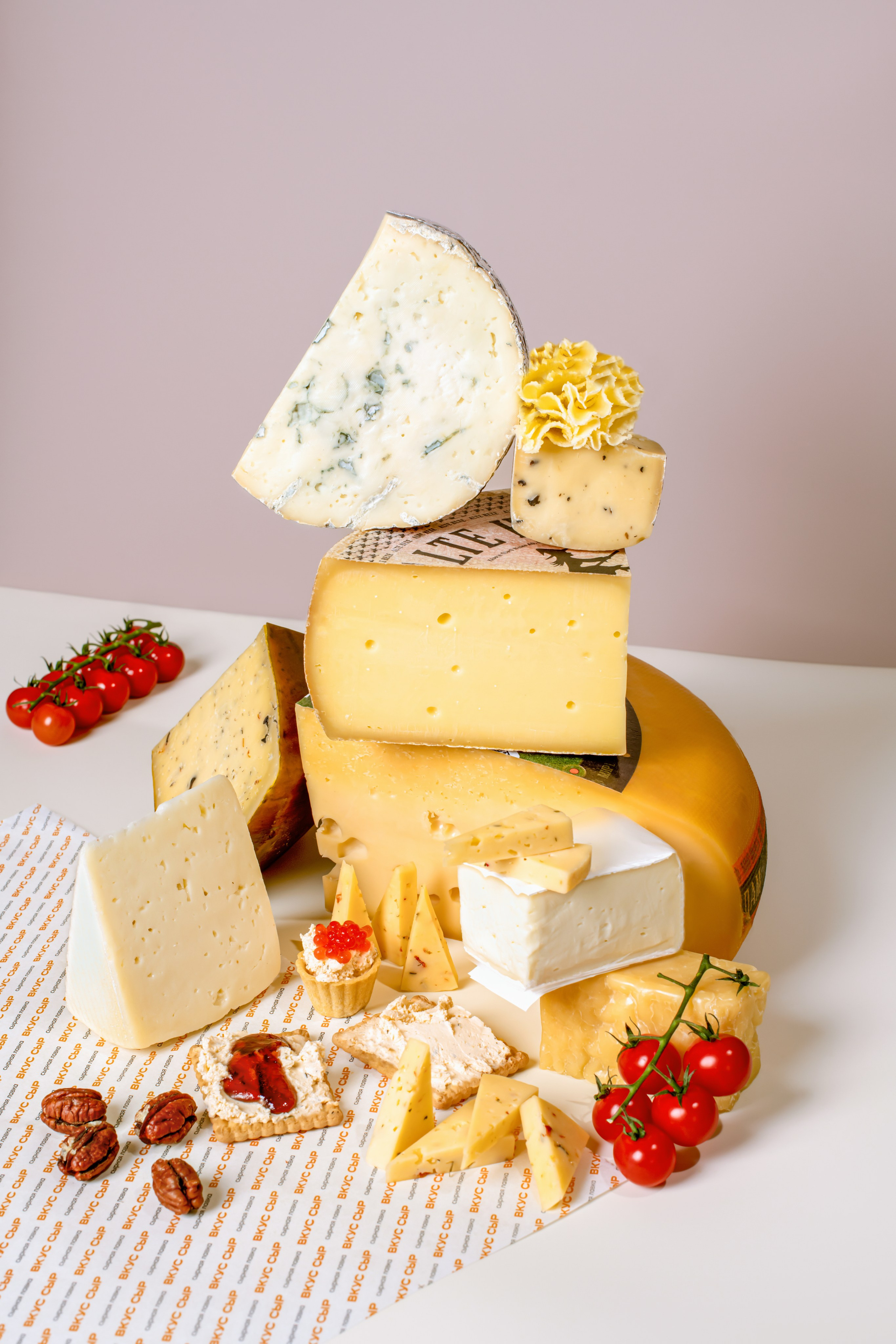 Креативное фото премиальных сыров для магазина Вкус Сыр