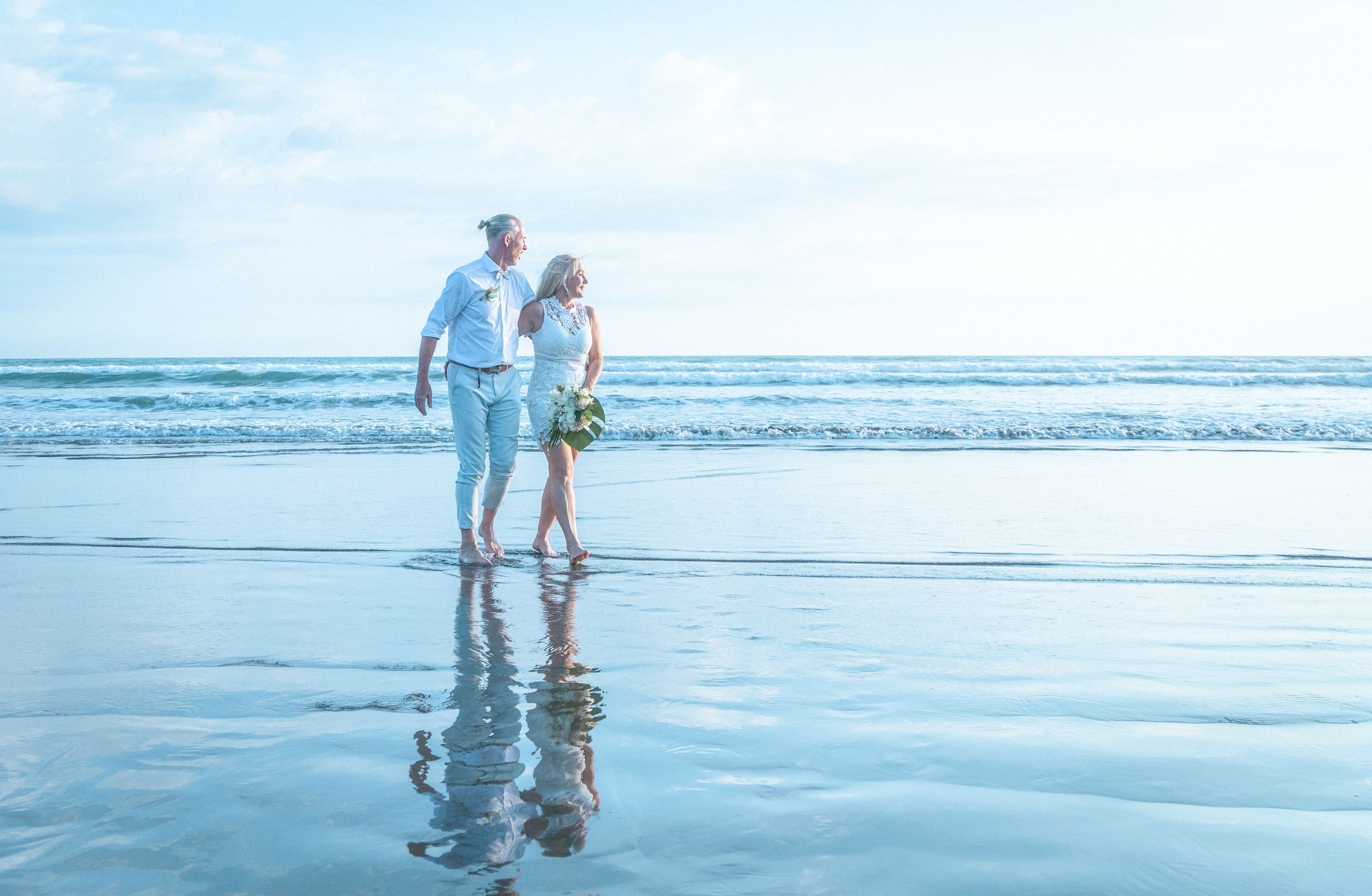 Ocean lovely moments. Family, portrait, content photo in Costa Rica Evgeniya Besprozvannykh