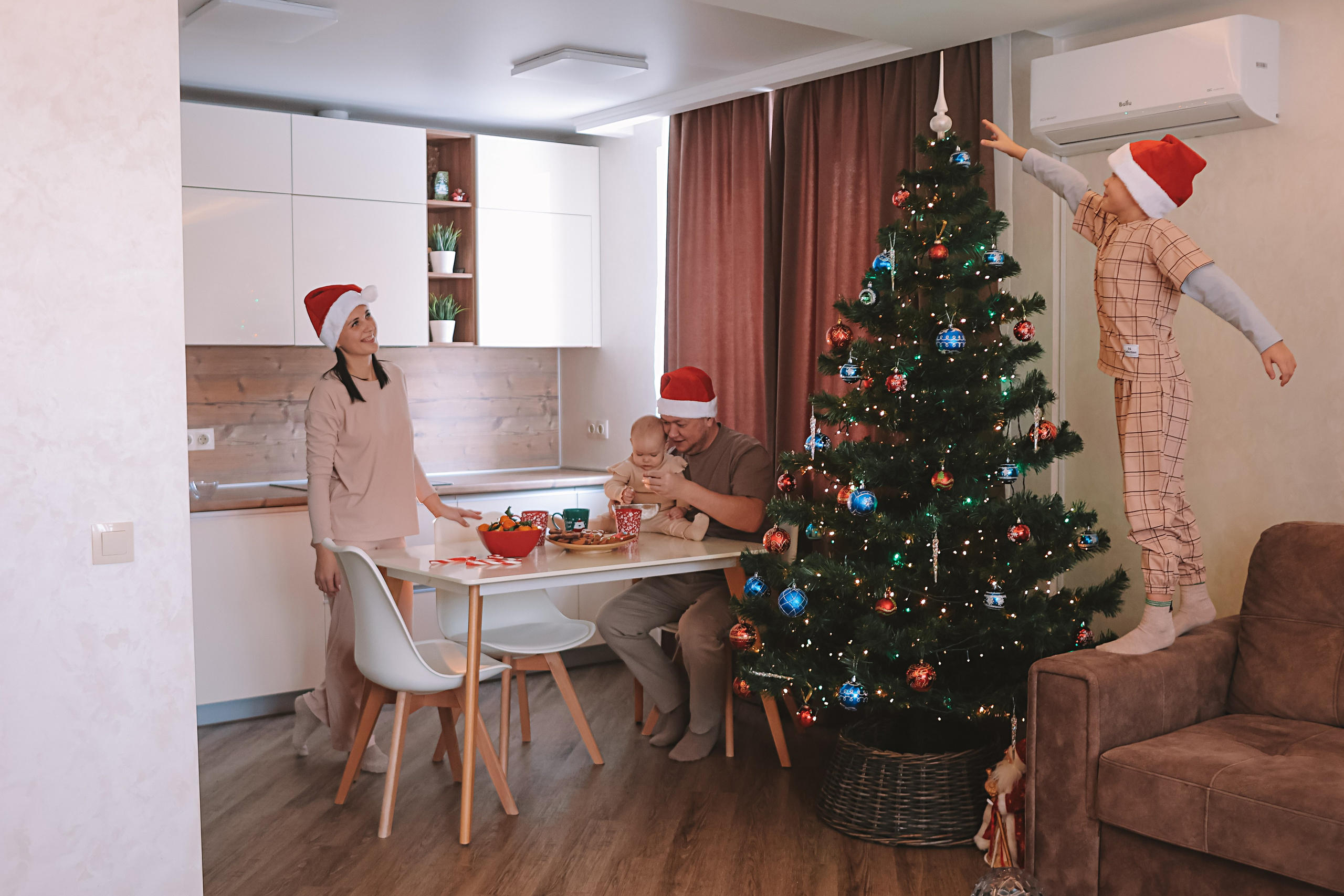 Дома. Семейный фотограф Тюмень, фотограф на роды Салмина Мария