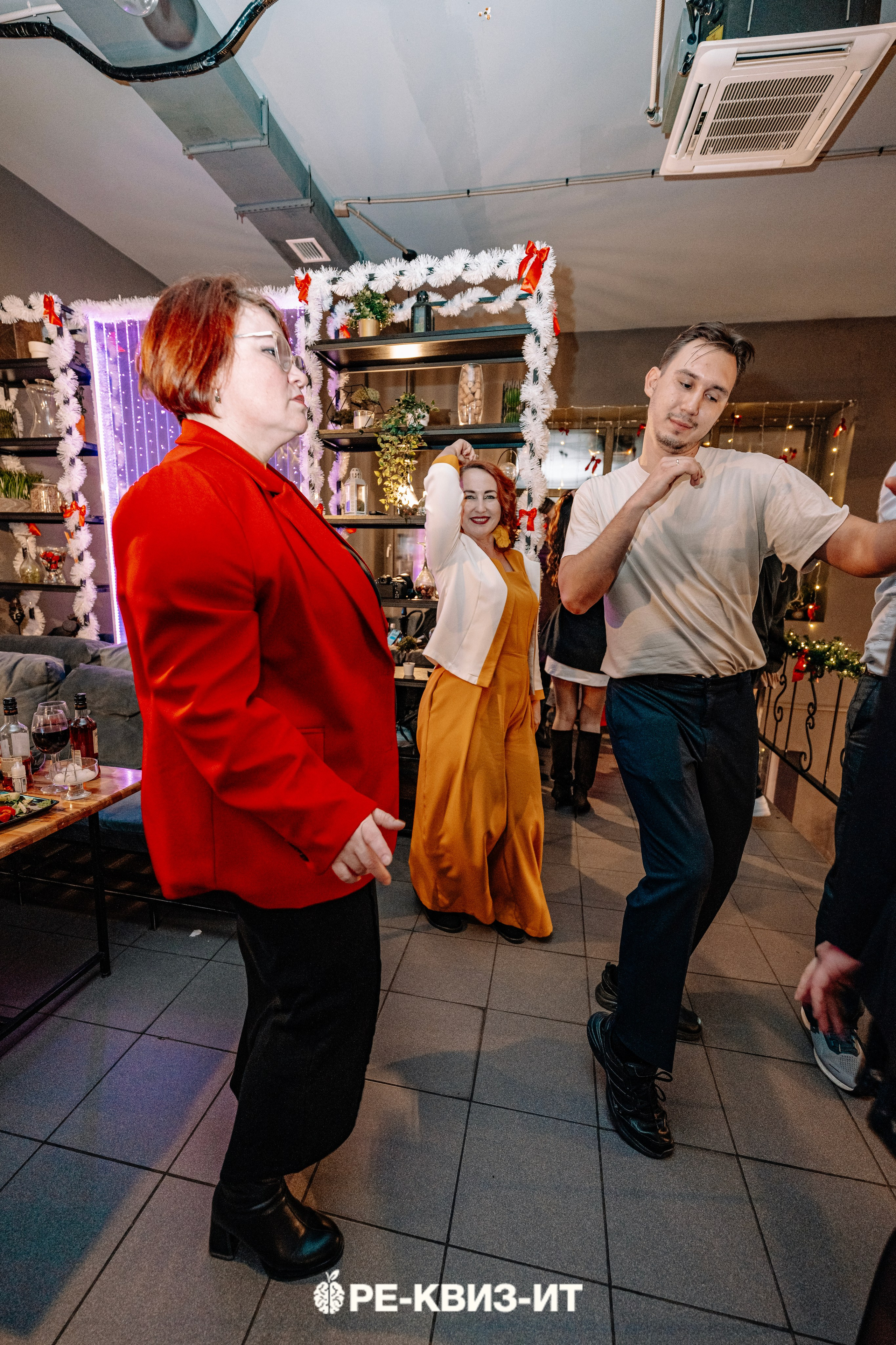 Реквизит — квиз в Зеленодольске и Волжске ZR cafe. Свадебный фотограф в Казани, и Зеленодольске Радик Мухаметов