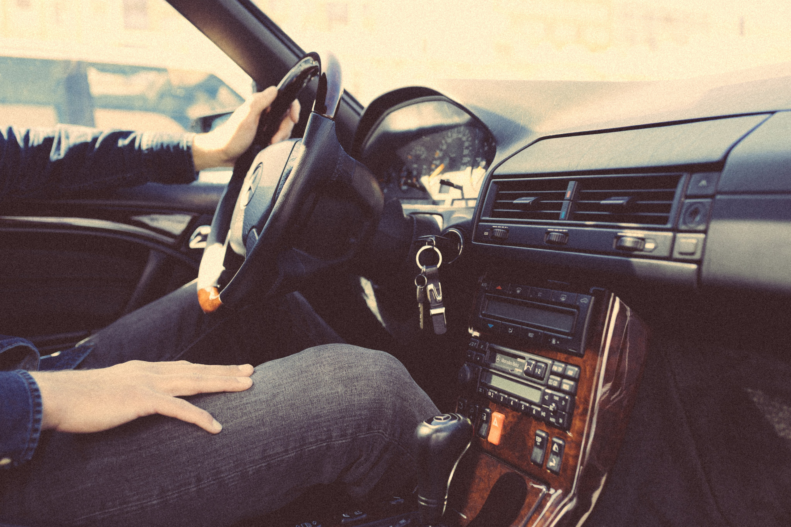 CARS and COFFE. Happiness is in the moments