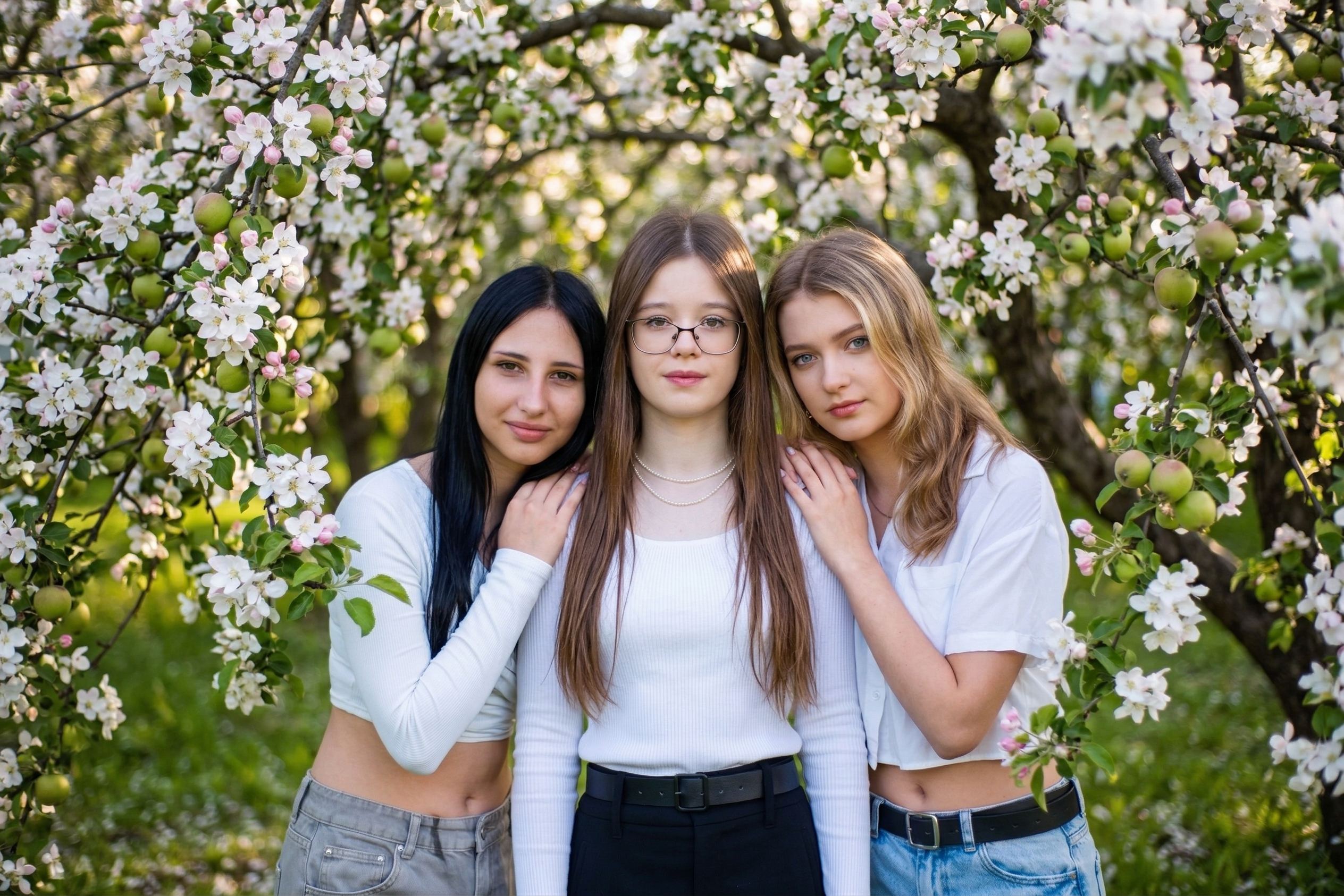 Фотосъемка в яблонях. Фотограф. Выпускные альбомы в Барнауле