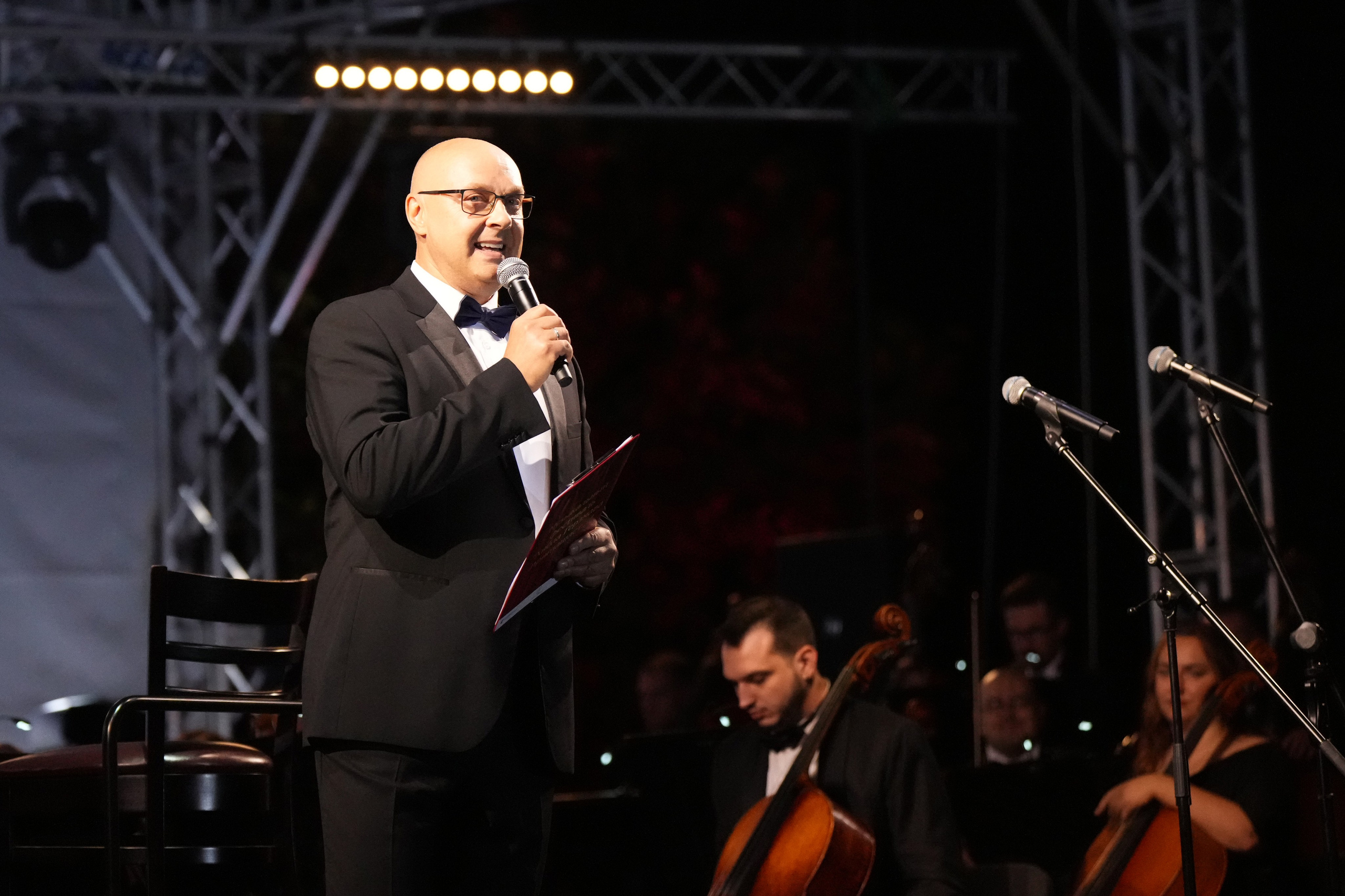 Репортажный фотограф в Сочи — профессиональная съёмка событий и мероприятий. Профессиональная фотосъемка в Сочи: репортаж, предметная, ювелирная фотосъемка, недвижимость, фуд-фотография. Фотограф Александр Афанасьев