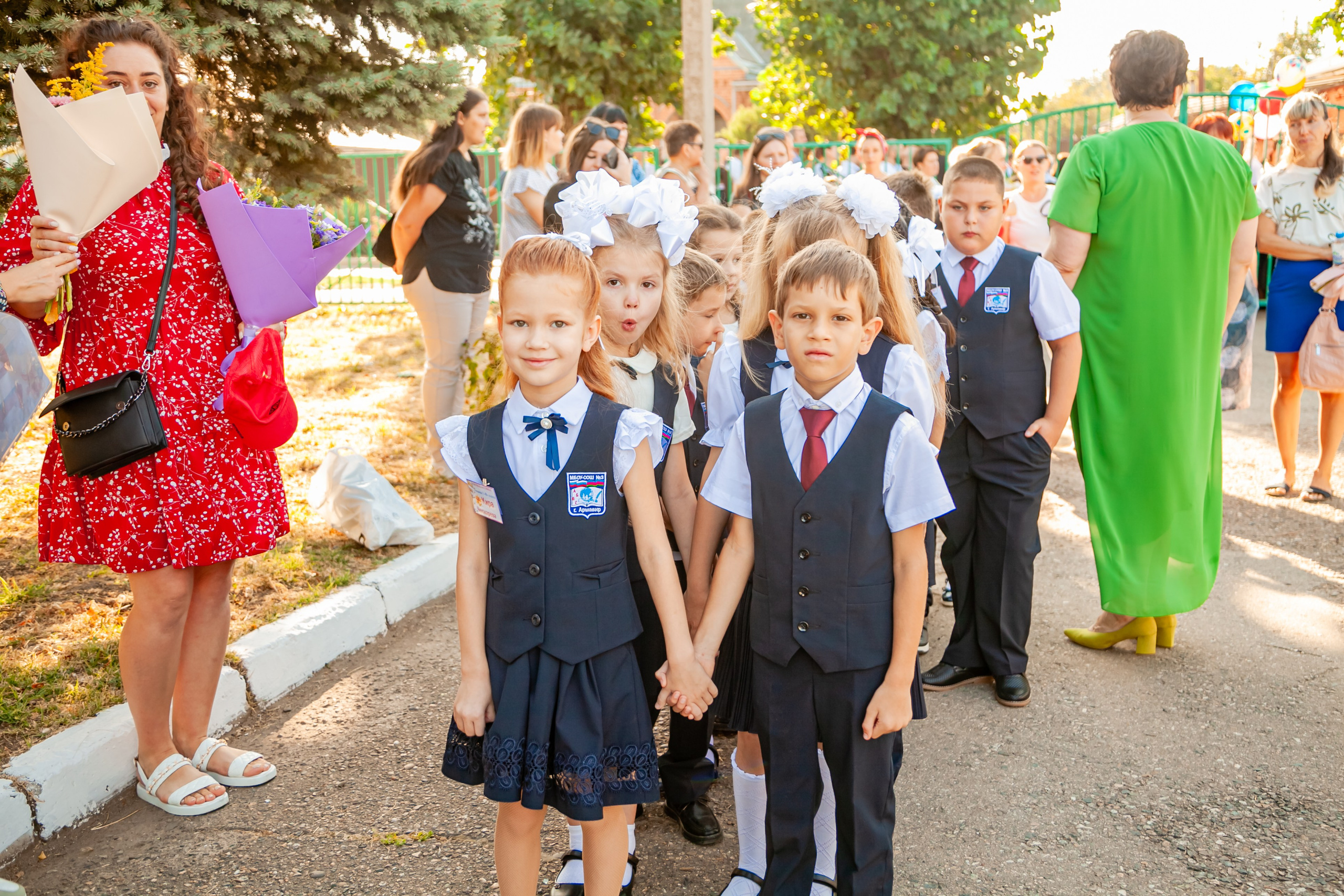 1 сентября линейка. Свадебный и семейный фотограф в Армавире