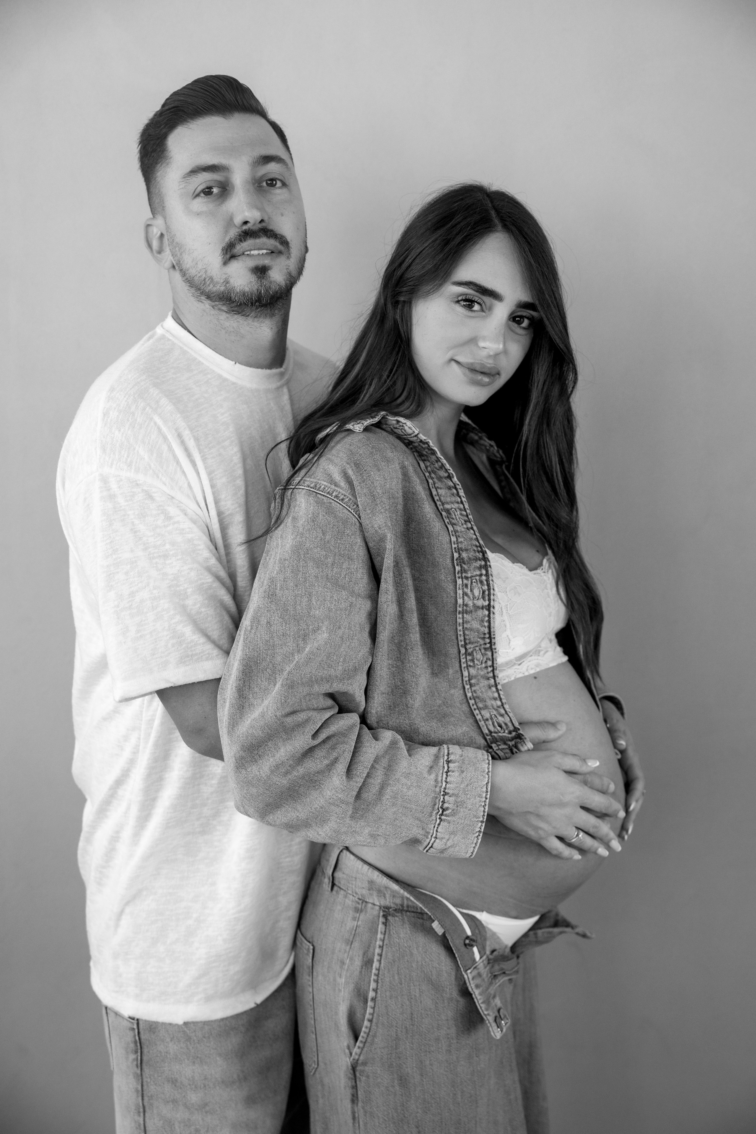 Pregnancy photoshoot inside the studio in Tel Aviv. Главная