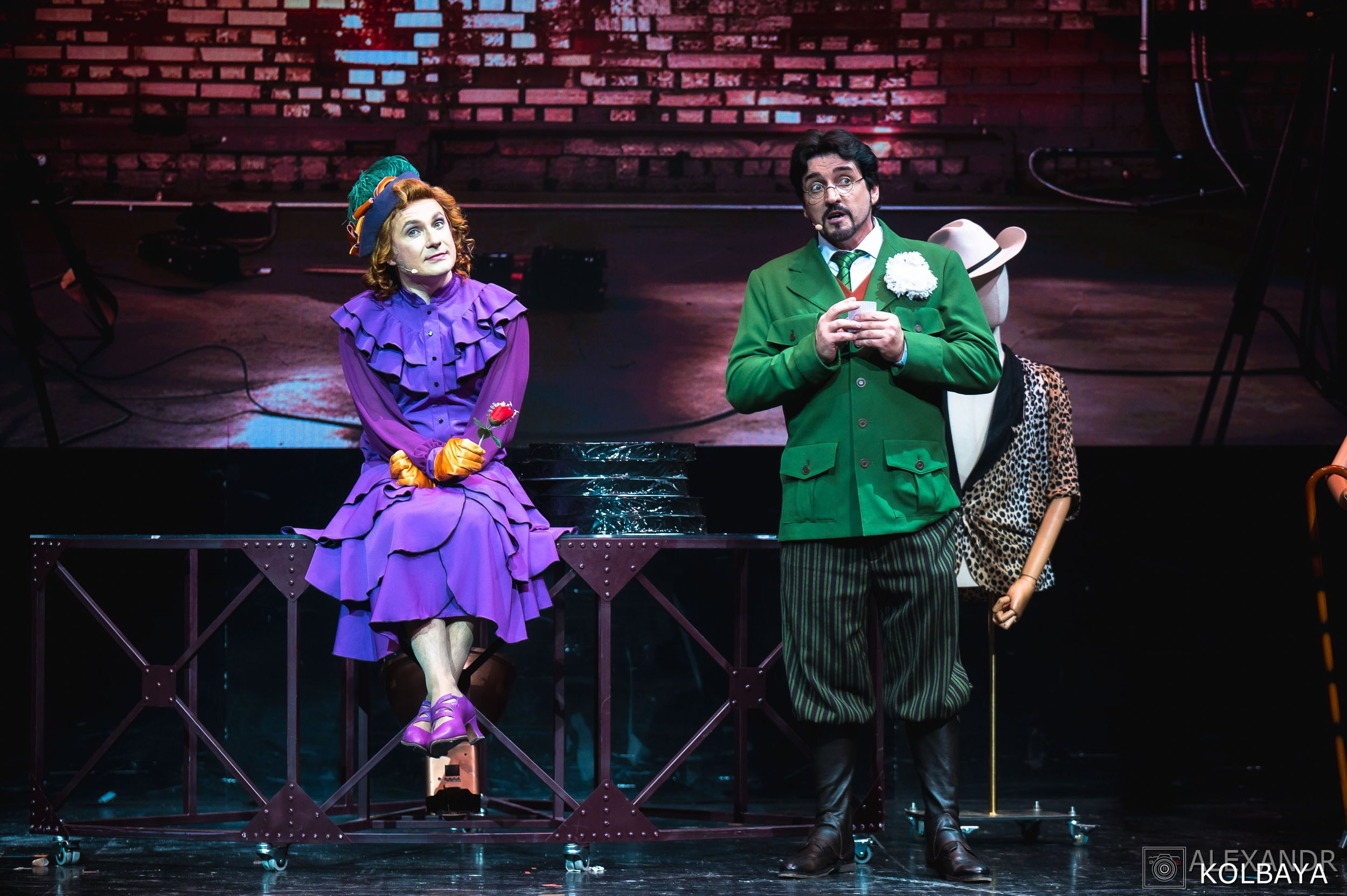 Фотографии со спектакля «Привет, я тетя Чарли». Концертный и театральный репортажный фотограф в Москве Александр Колбая
