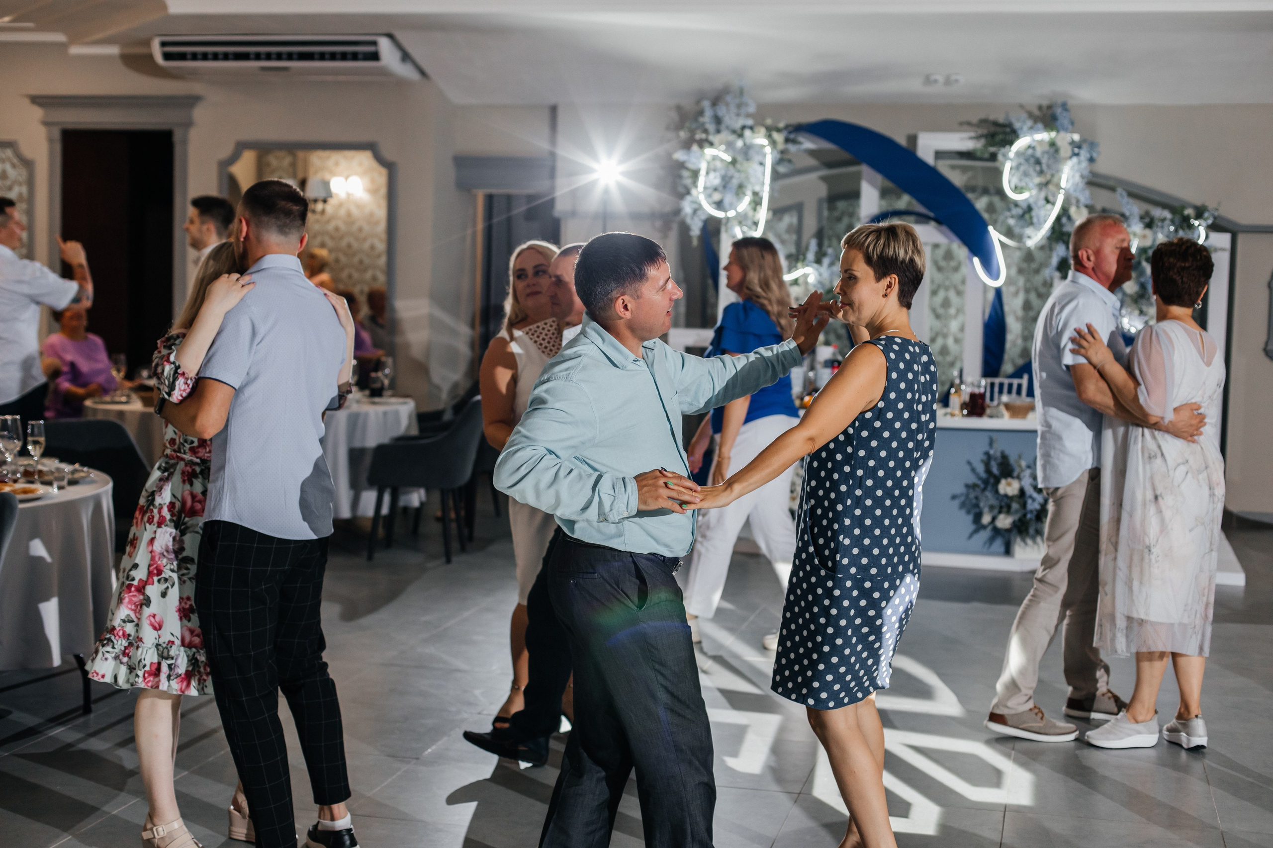 Саша & Валя. Свадебный и портретный фотограф в Омске Антон Карев