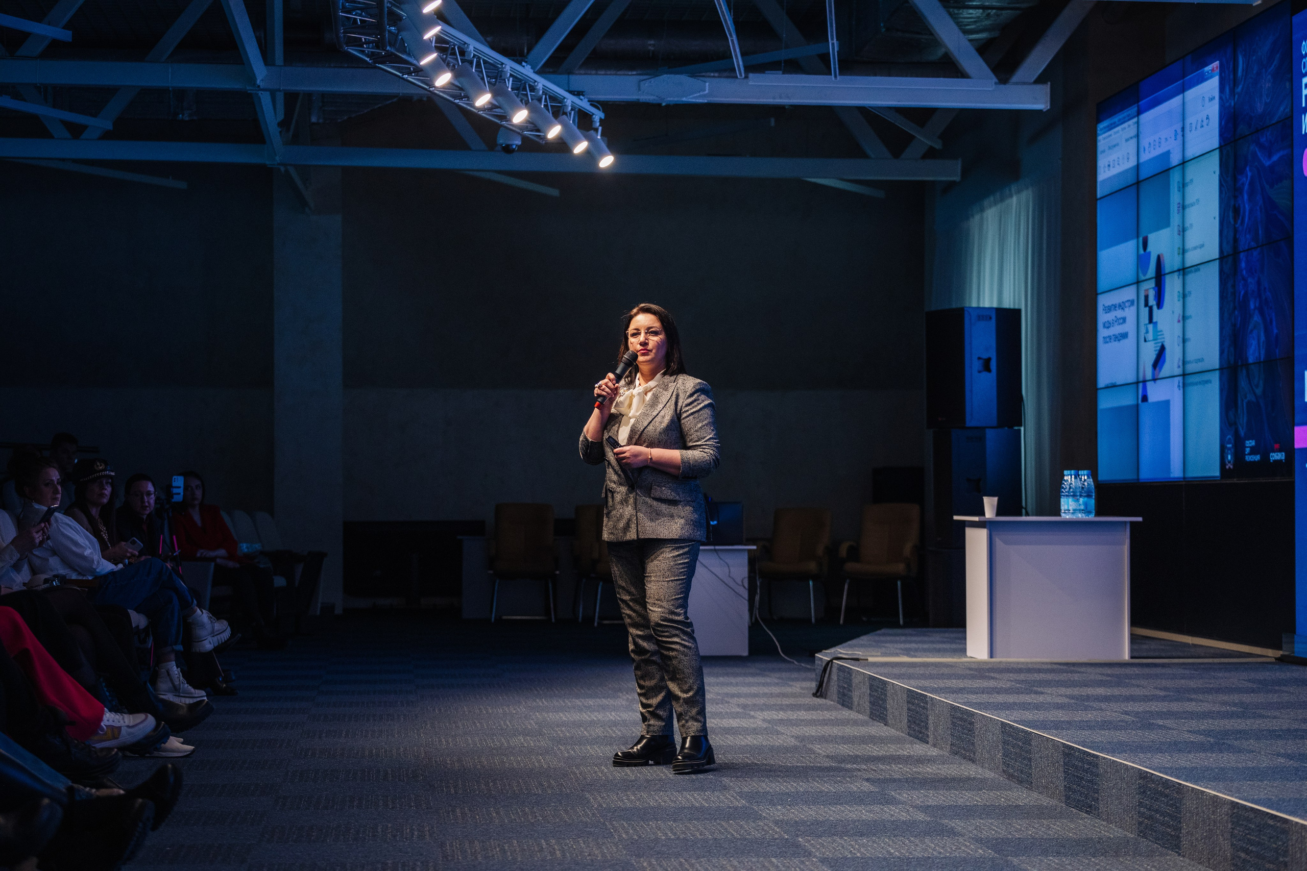 Форум специалистов FASHION индустрии. Свадебный и портретный фотограф в Омске Антон Карев