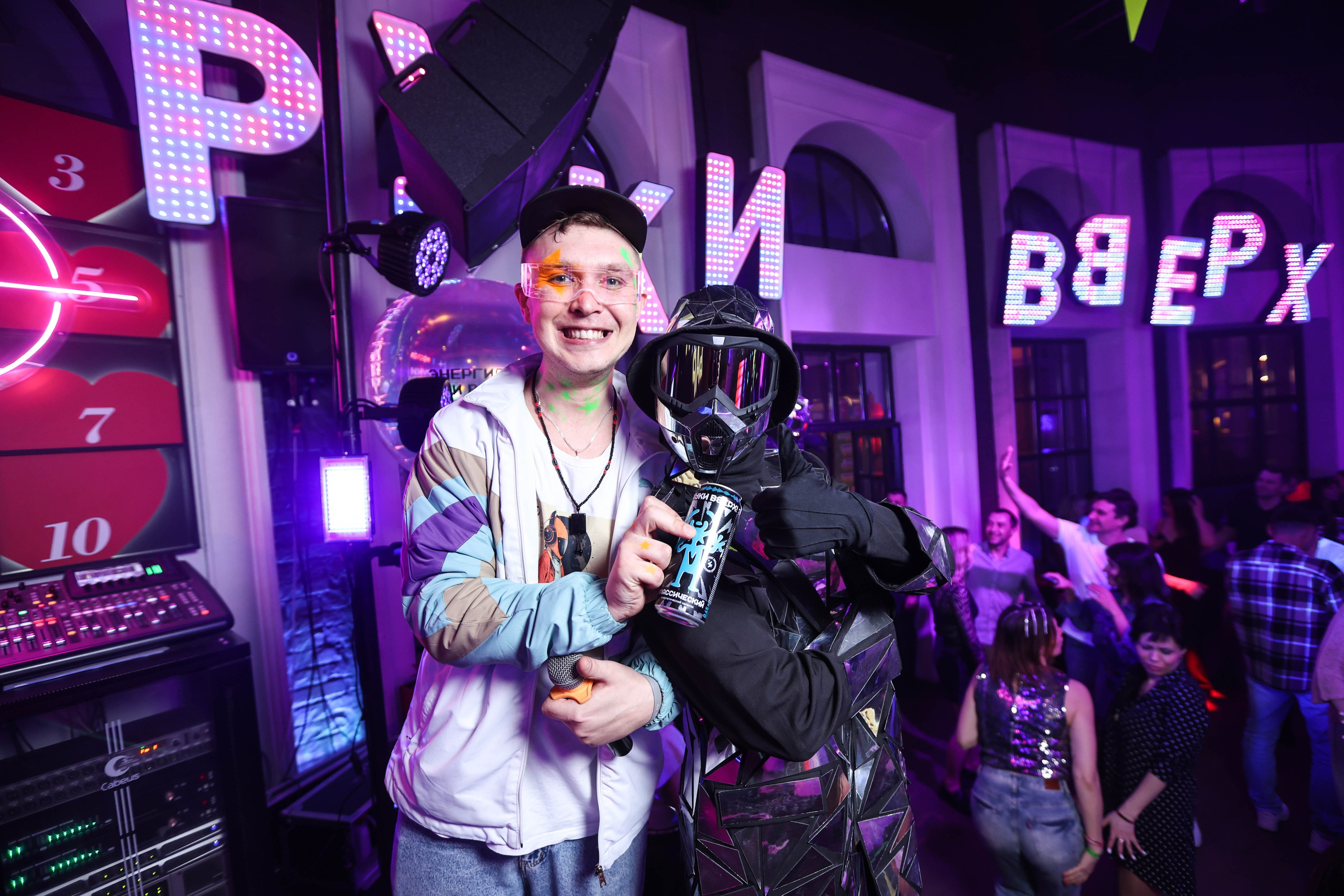 БАР РУКИ ВВЕРХ