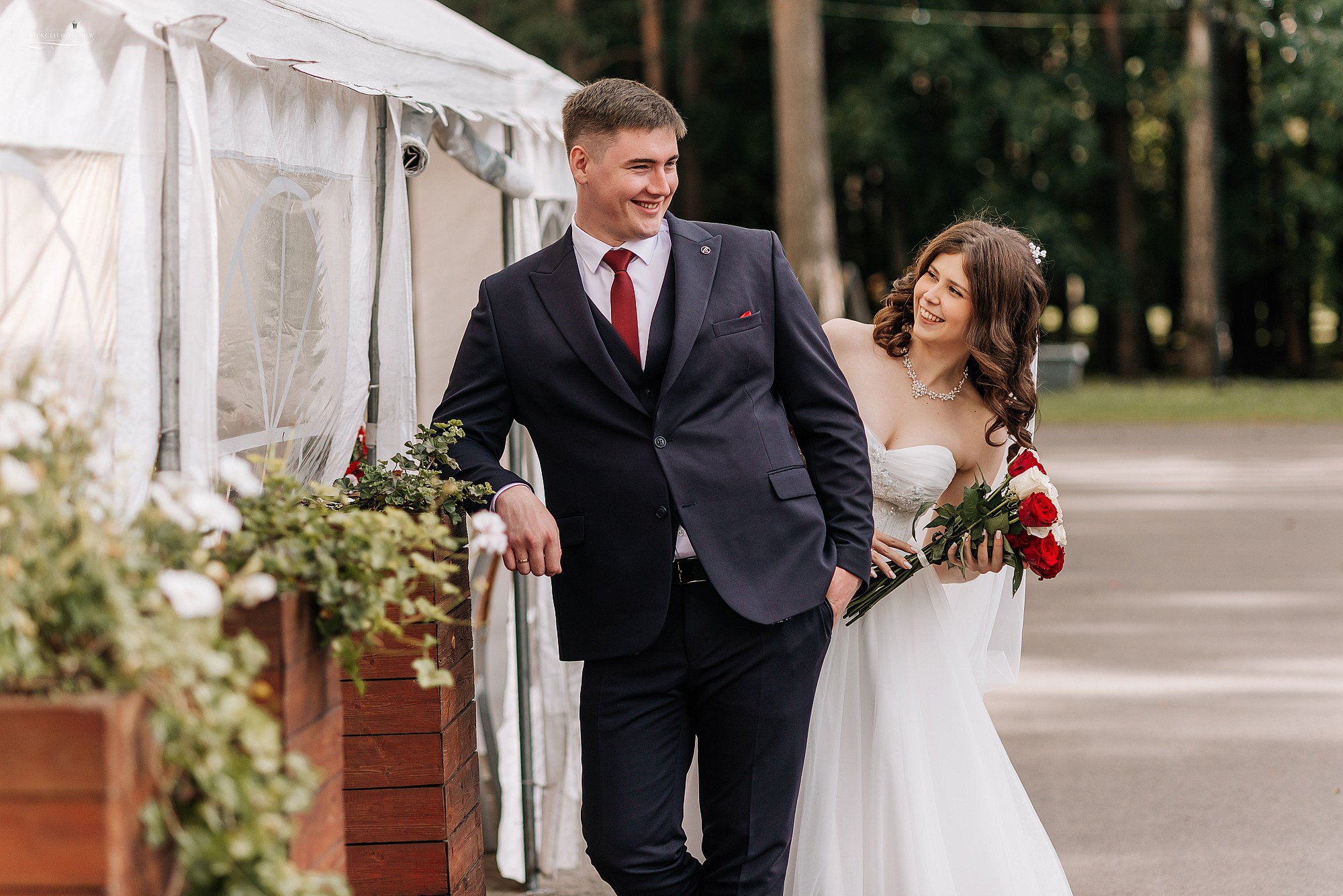 Свадебная прогулка Евгения и Анны в Дубне. Свадебный фотограф в Дубне Алексей Фонарёв