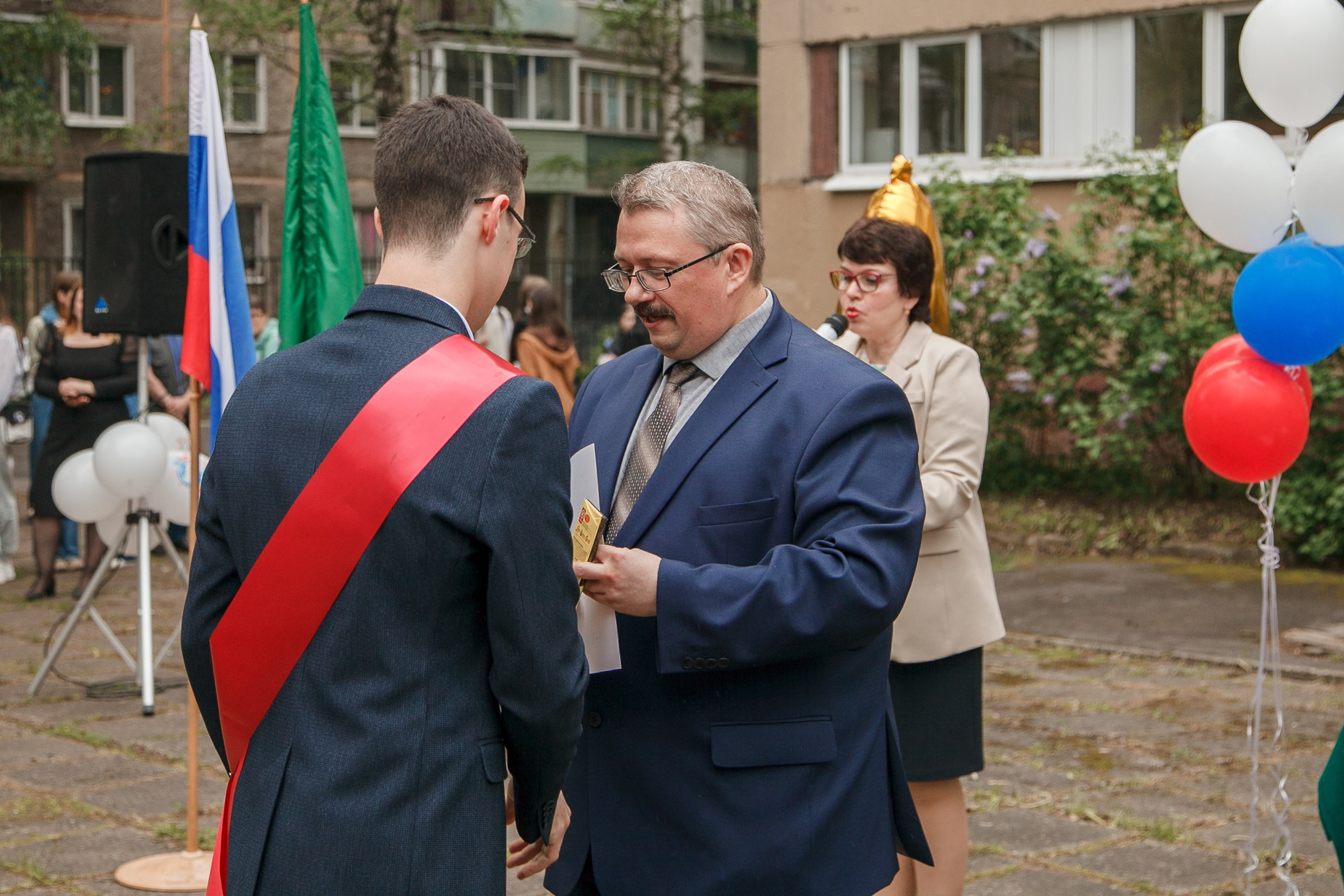 Последний звонок. Ирина Коновалова школьный фотограф. Выпускные альбомы Ярославль
