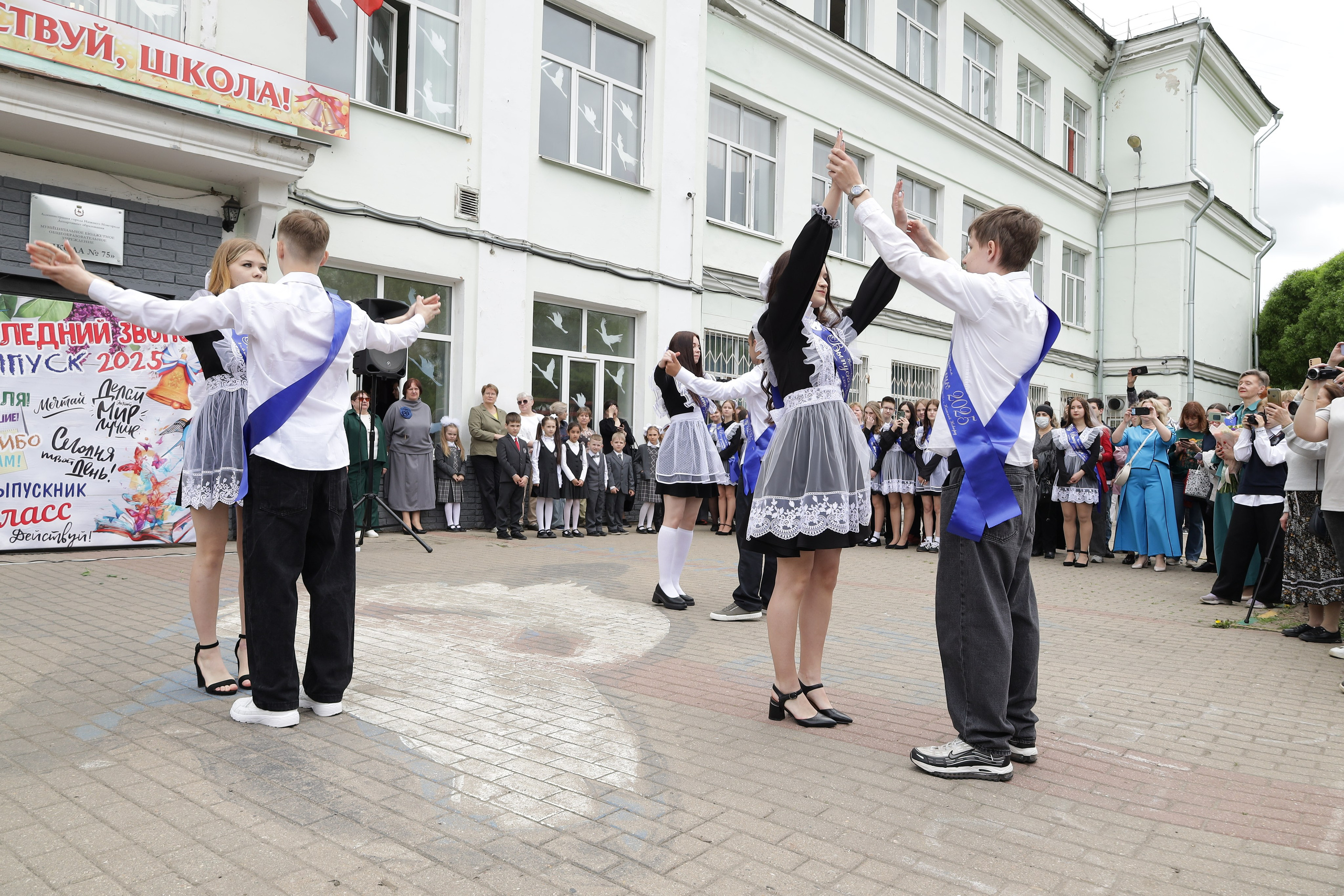 Последний звонок. Фотограф Надршина Лилия