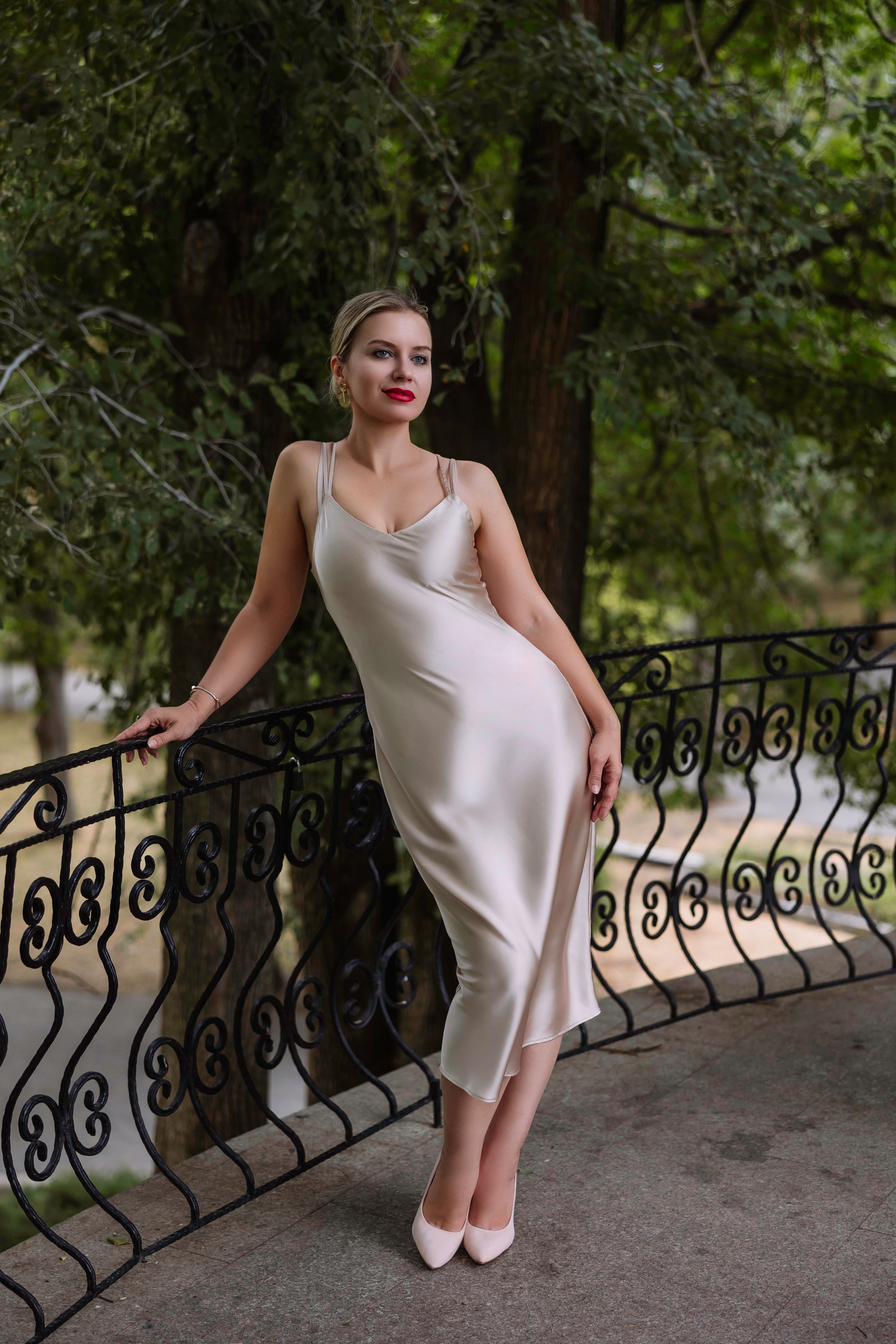 Фотограф Анна Крылова — женская портретная съёмка а парке
