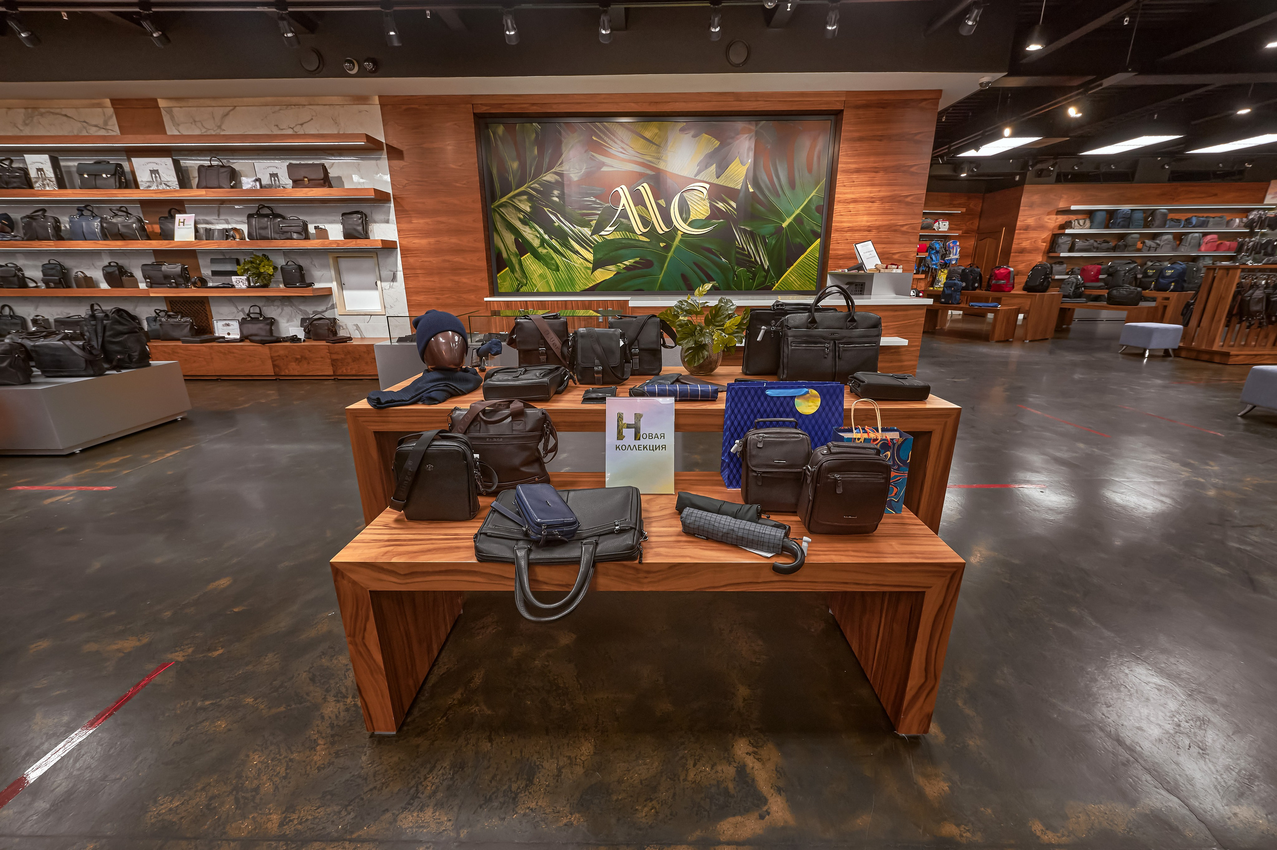 Портфолио по интерьерной и экстерьерной фотосъёмки: Мир сумок — Левый берег. Фотограф Яковлев Роман — Красноярск