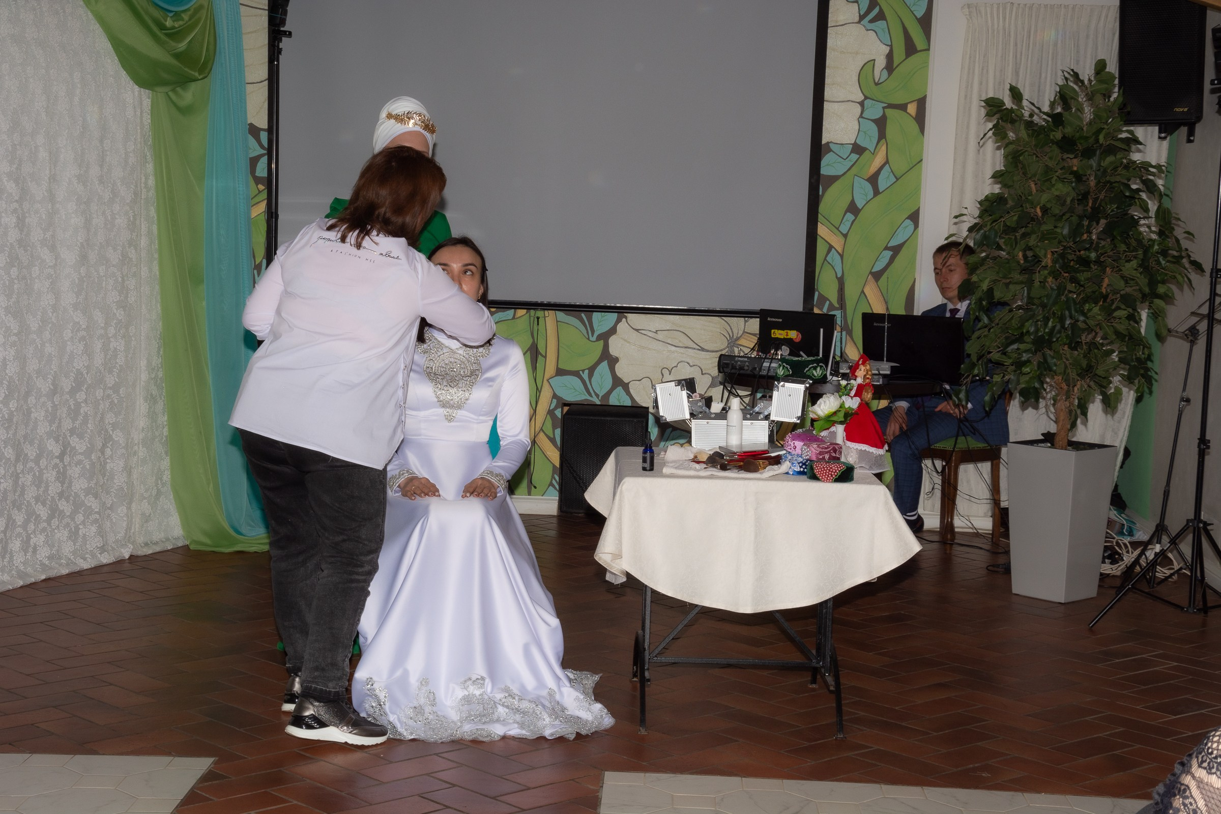 Демонстрация новой линейки нарядов для Никах