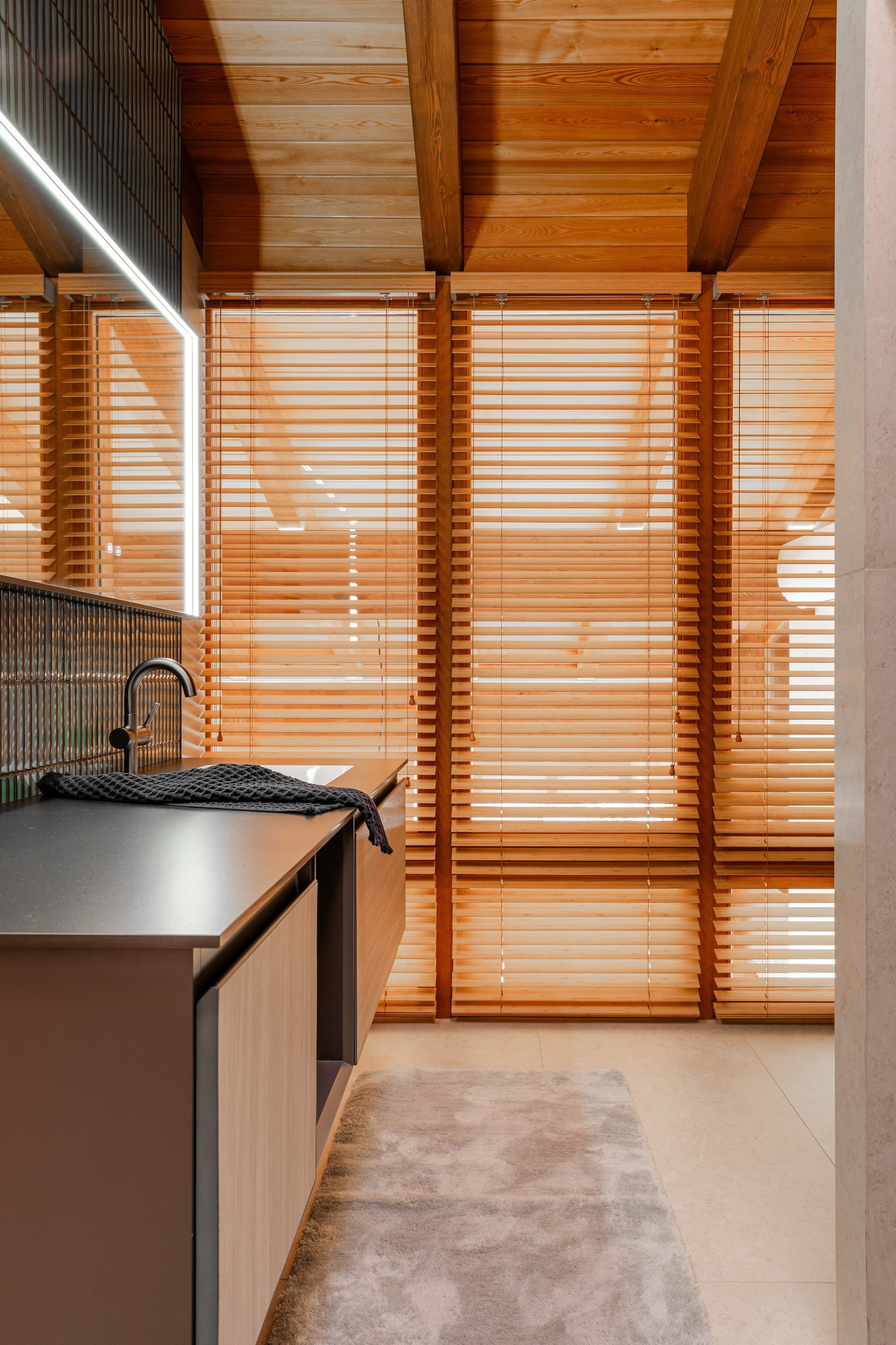 Интерьерная фотосъёмка загородного дома площадью 300 кв м в п. Эстосадок. Интерьерный фотограф Москва