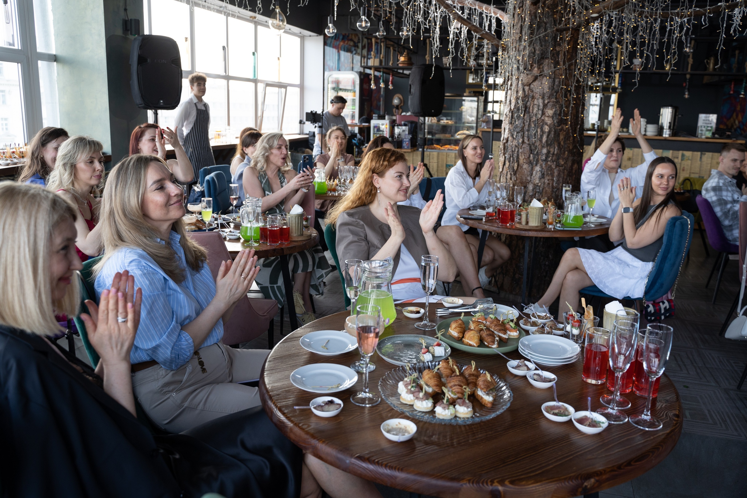 День рождения блога HowDoEdu. Свадебный и семейный фотограф в Екатеринбурге Анна Месяцева