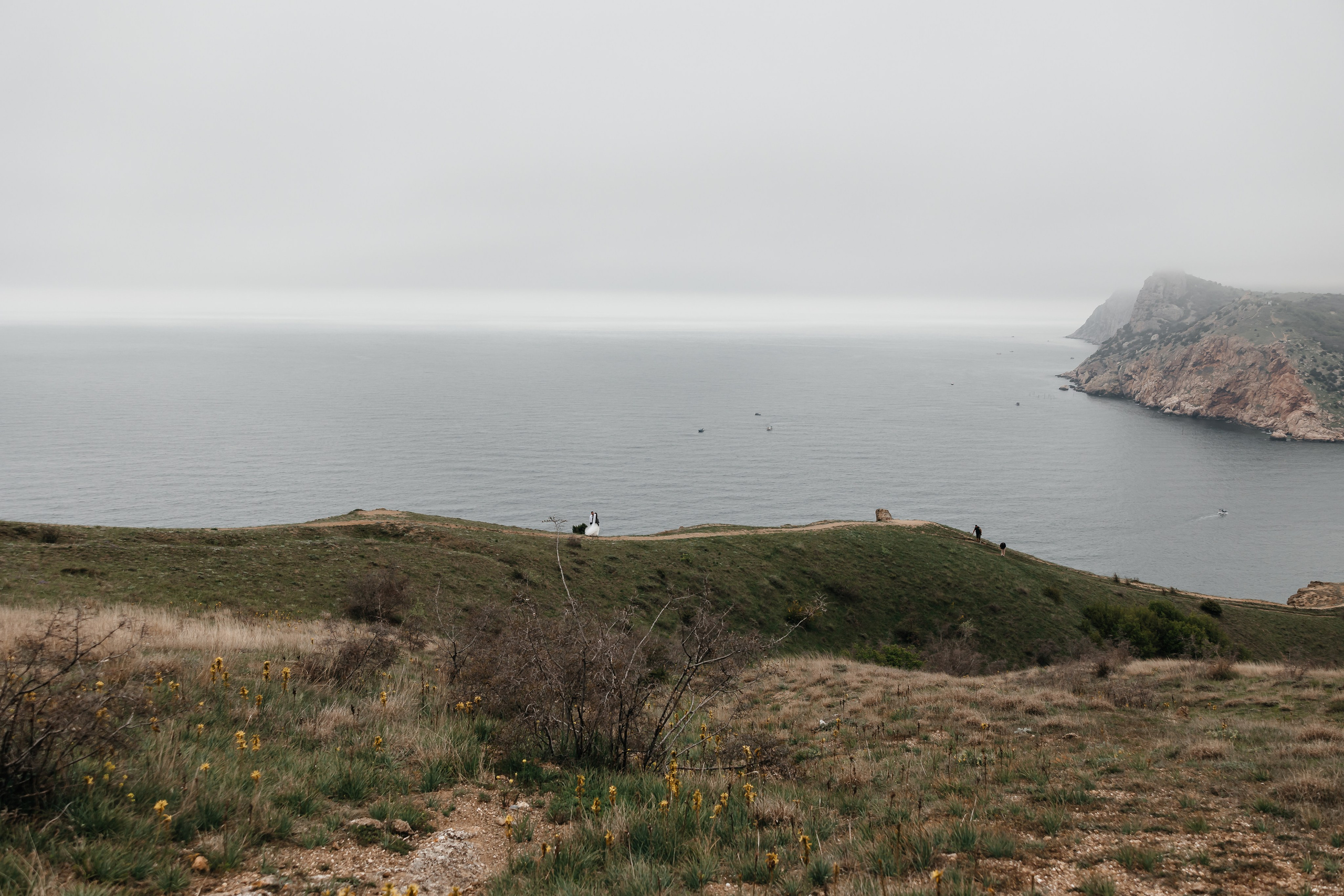 Анонс свадьбы Маргариты и Андрея. Туман на холмах Балаклавы. Свадебный фотограф в Крыму и Севастополе Ольга Баскакова