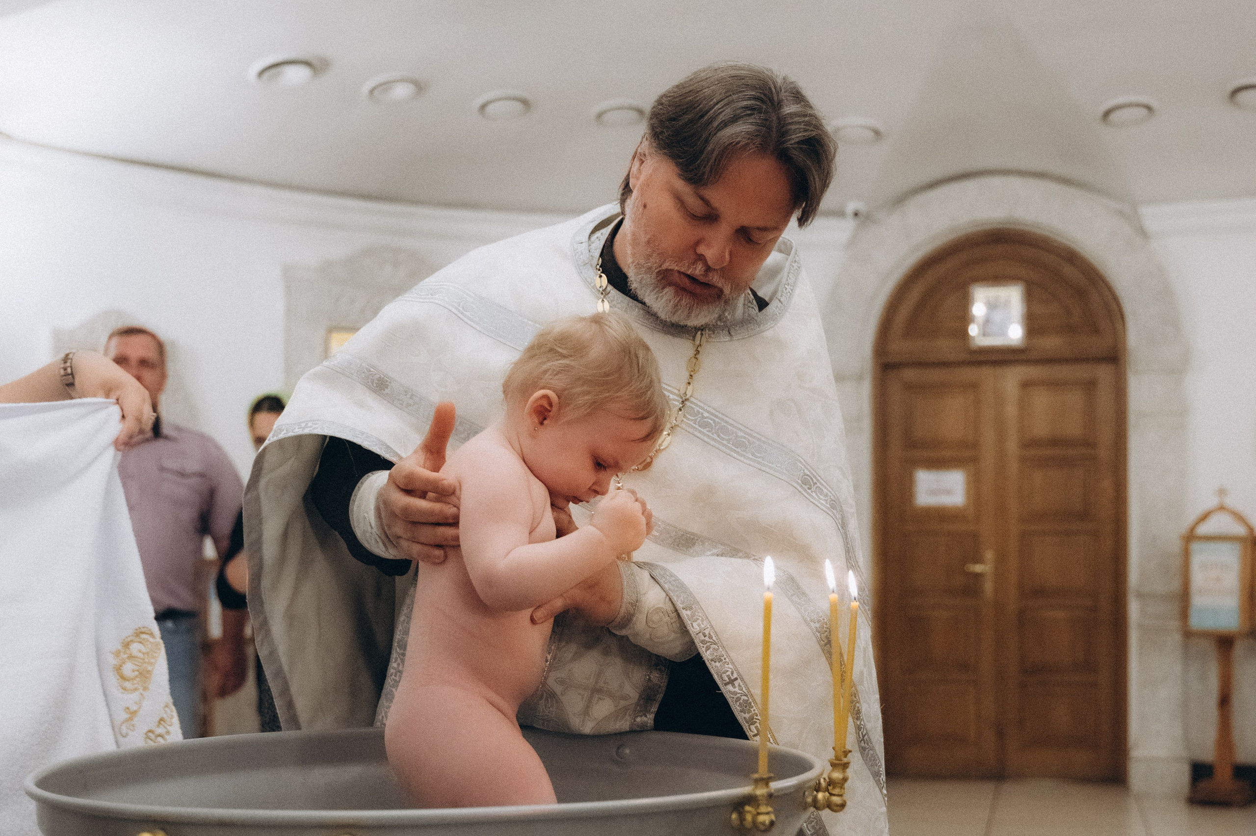 Крещение Владиславы (Криптовый храм в честь собора Новомучеников и Исповедников земли Белорусской). Семейный фотограф в Минске Дарья Дреко