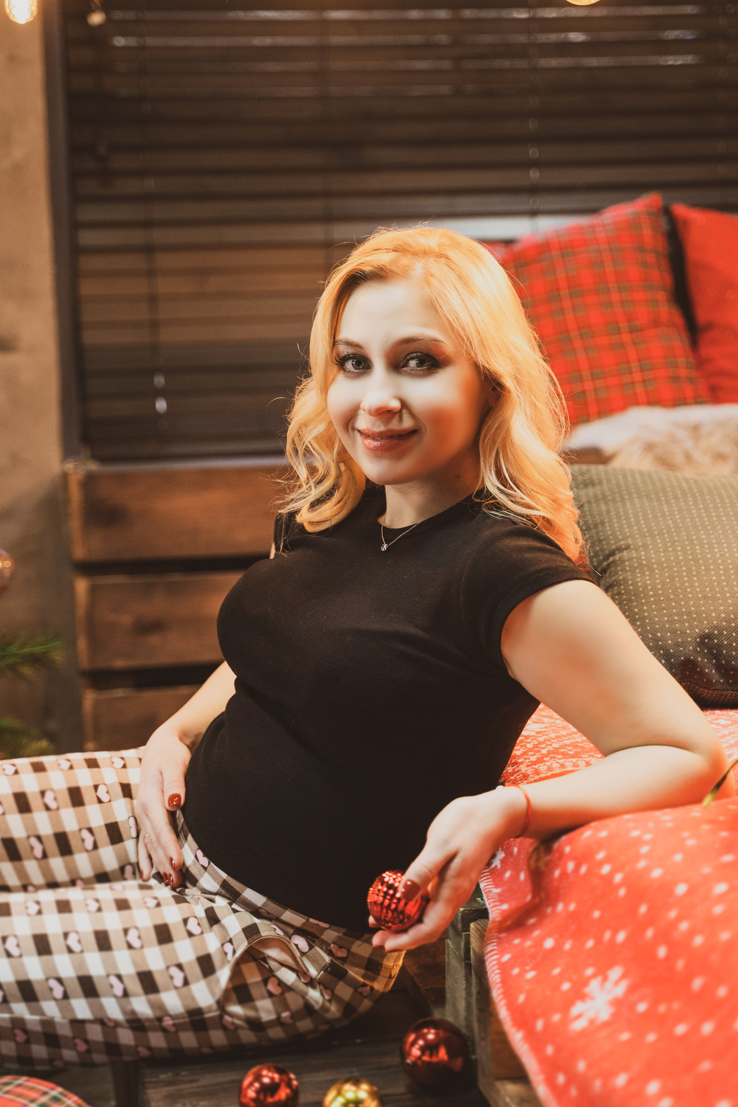 Новогодняя фотосессия беременности в студии. Анна и Кирилл. Свадебный и репортажный фотограф в Уфе| Осетрова Ольга