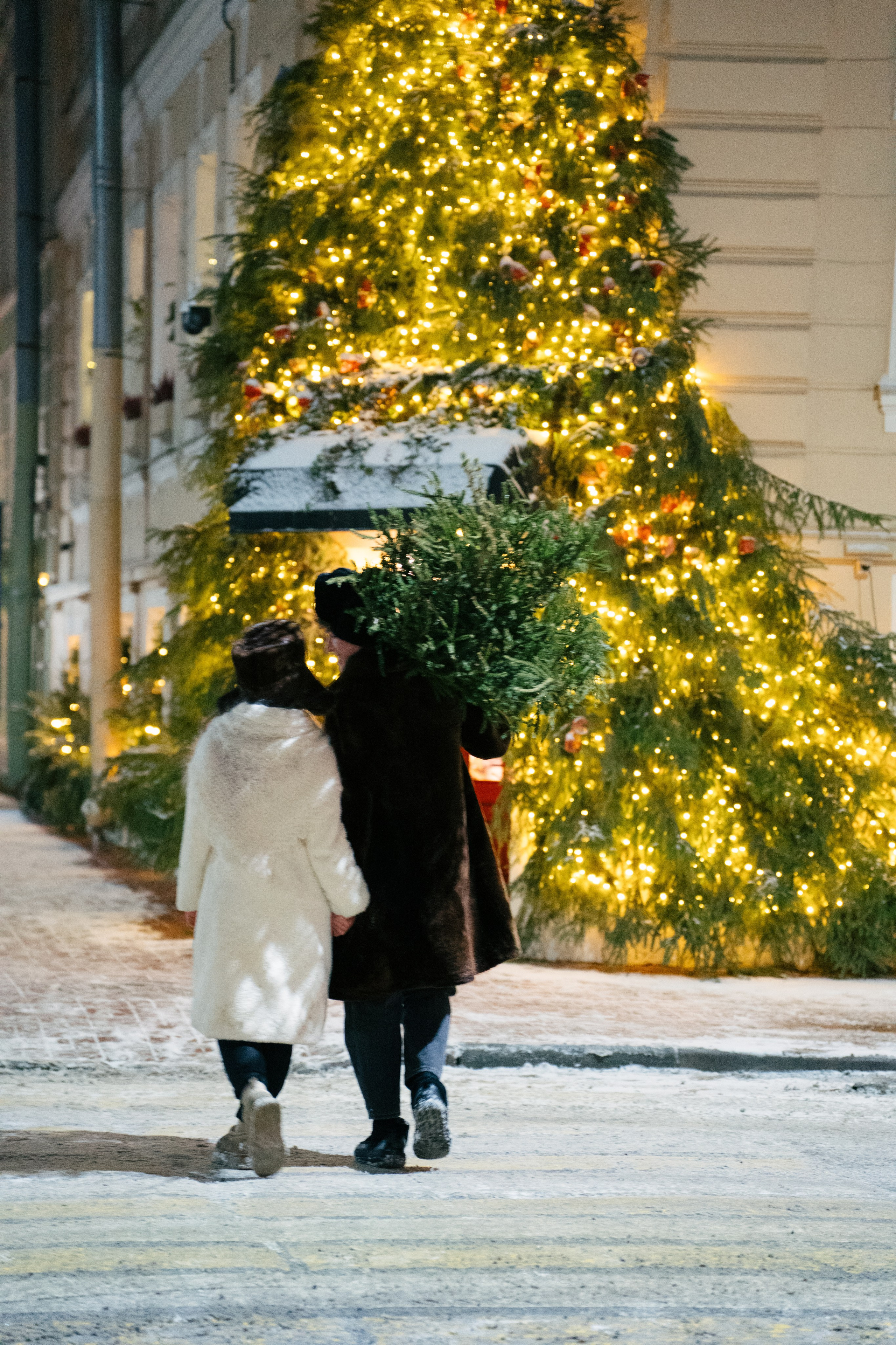 НОВОГОДНЯЯ ПРОГУЛКА ПАРЫ ПО ЧЕРНЫШЕВСКОЙ ПЕРЕД НОВЫМ ГОДОМ. Профессиональный фотограф, Санкт-Петербург — Виктория Богомолова