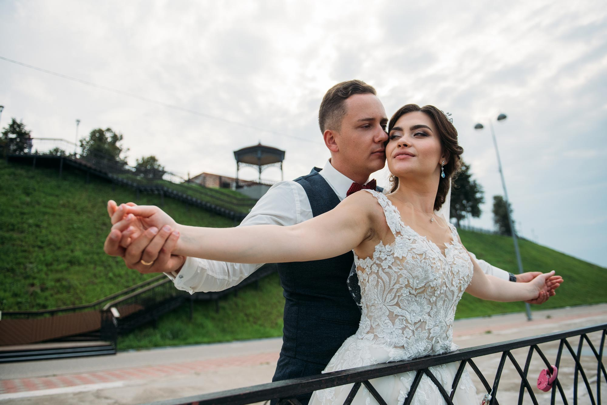 Свадебный фотограф в Иваново Александр Кондаков | Живые эмоции. Фотограф для маркетплейсов в Иваново | Съемки одежды и белья