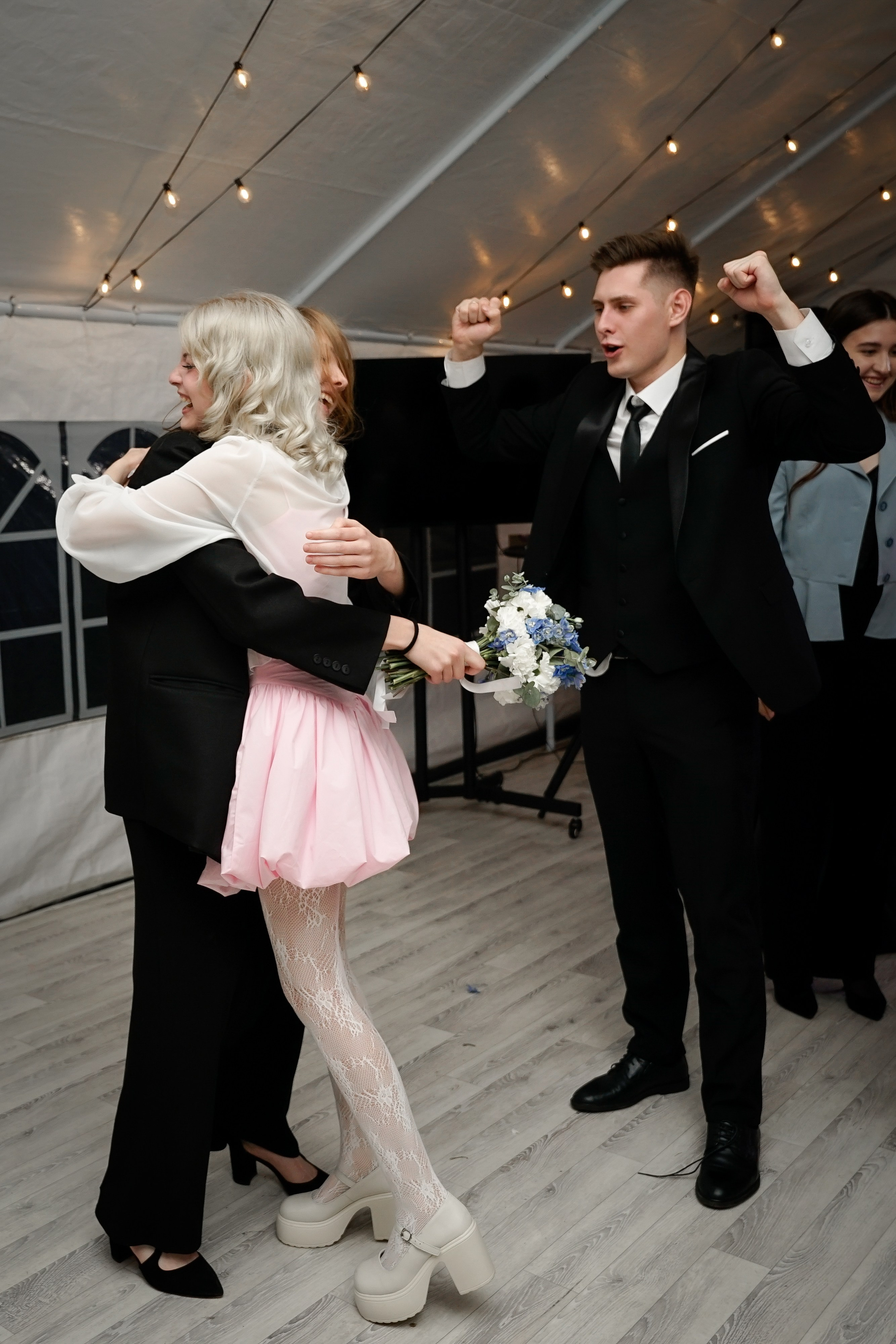 Свадебная прогулка в парке Екатеринбурга