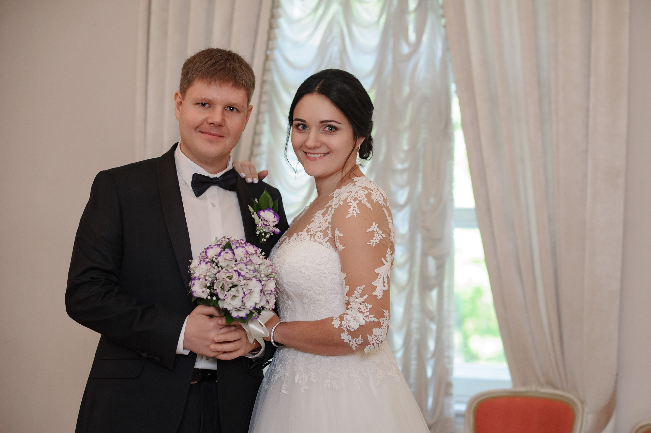 Свадебная фотосъёмка в Пушкине на регистрации брака.