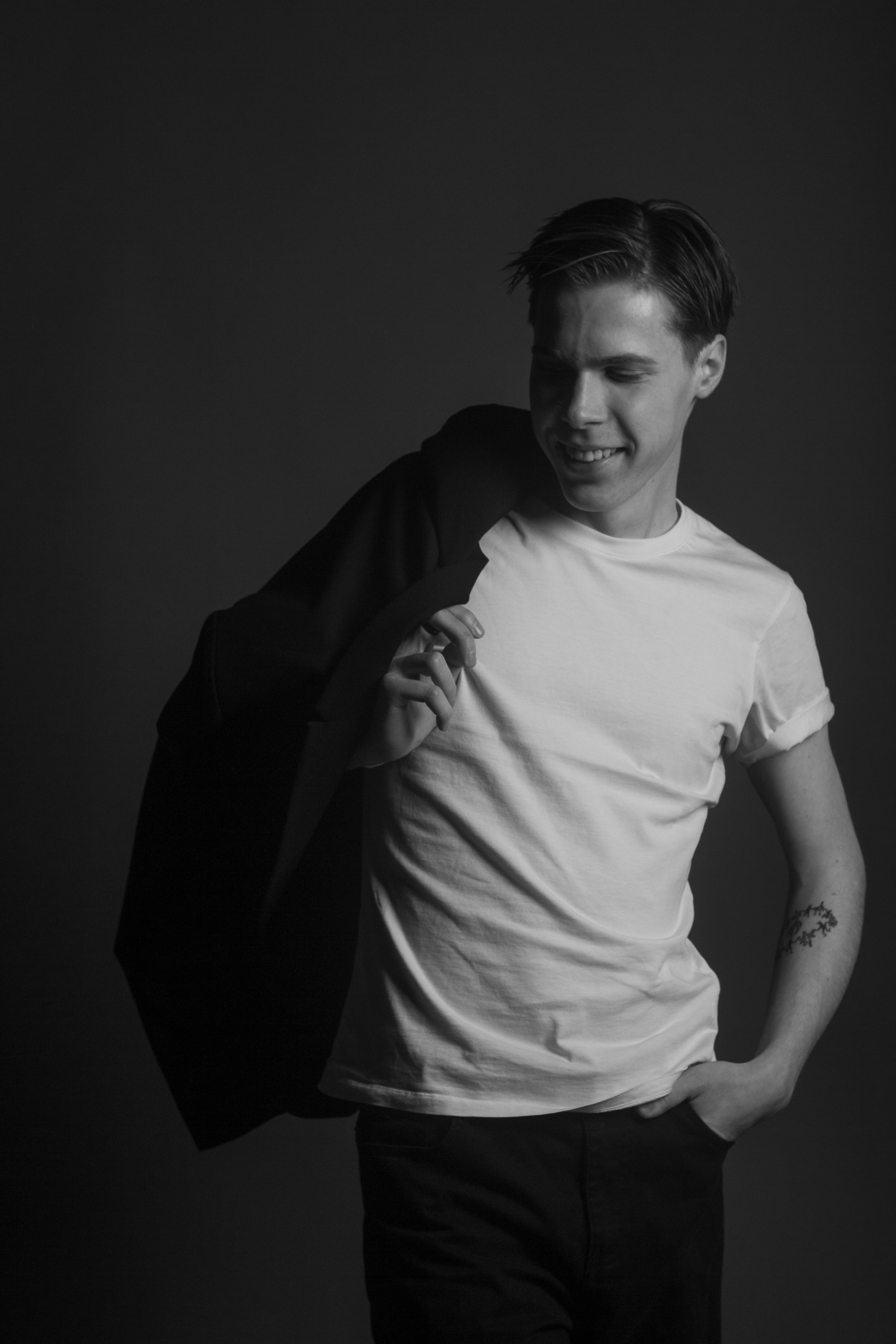 Макар, актер рекламы. Контент-фотограф для творческих единиц и мастеров в Санкт-Петербурге