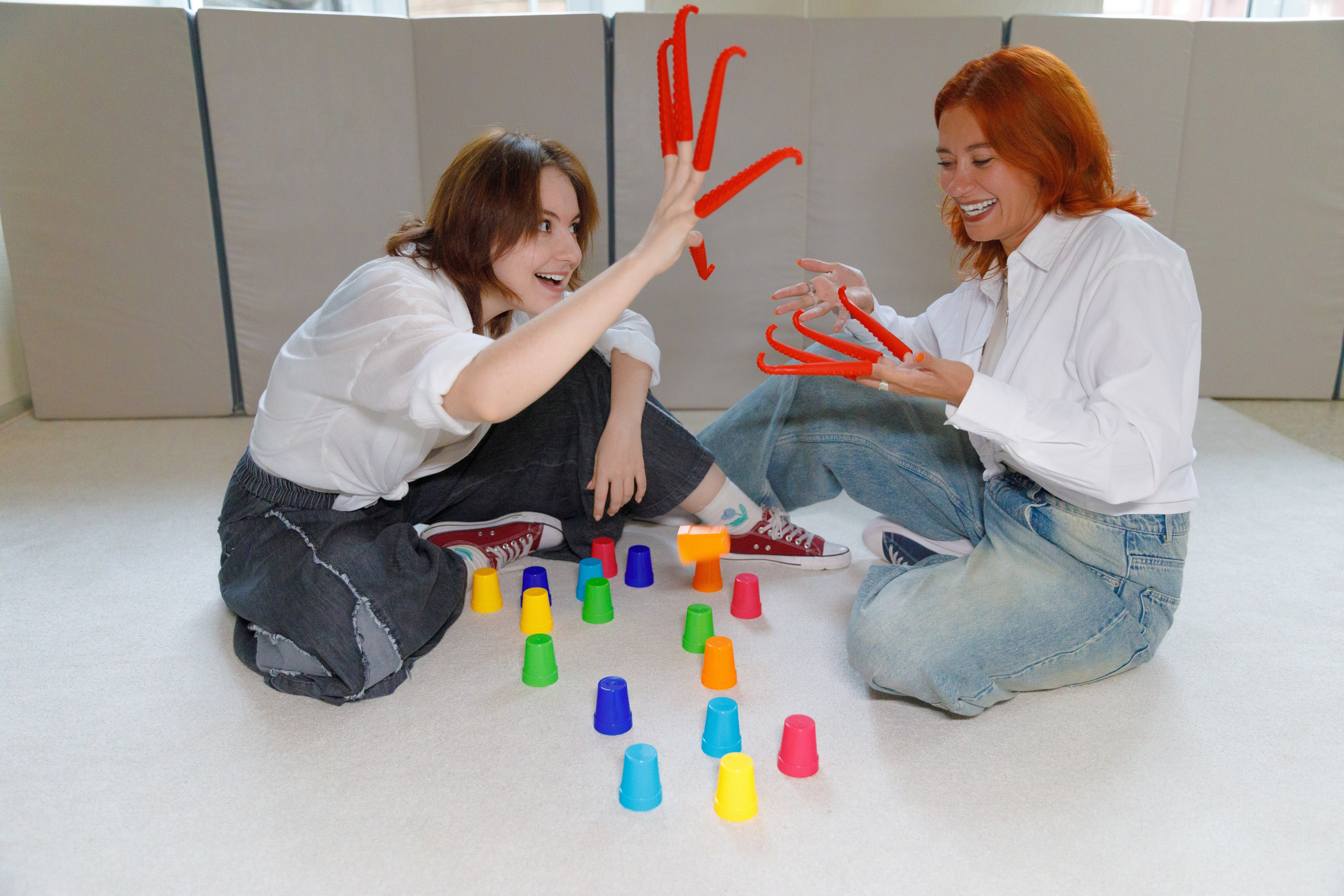 Юлианна и Анна в кабинете Dir Floor Time. Фотограф в Москве Слуцкая Наталья, репортаж, портрет, контент