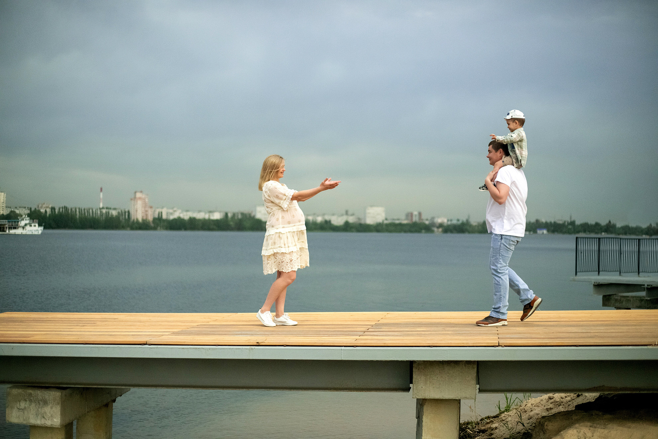 Семейная фотосессия — прогулка по набережной. Вера Соколова фотограф Воронеж