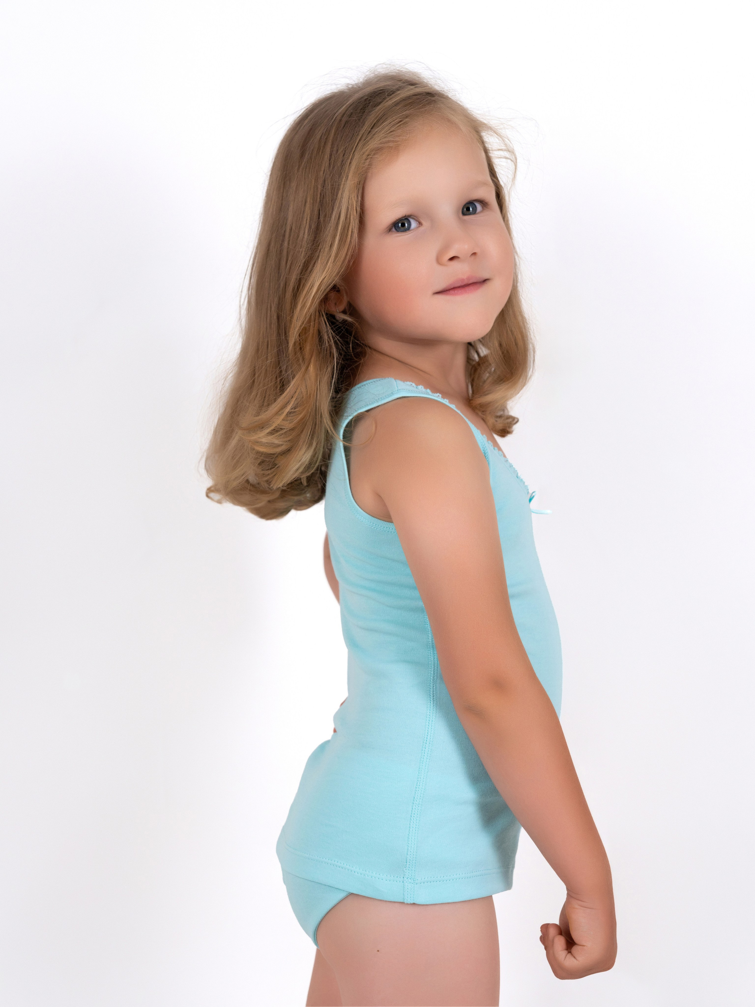 Детские комплект нижнего белья, фотосъемка для маркетплейсов, детская модельная съемка. Олейник Денис — предметный фотограф, фотограф для маркетплейсов в Казани