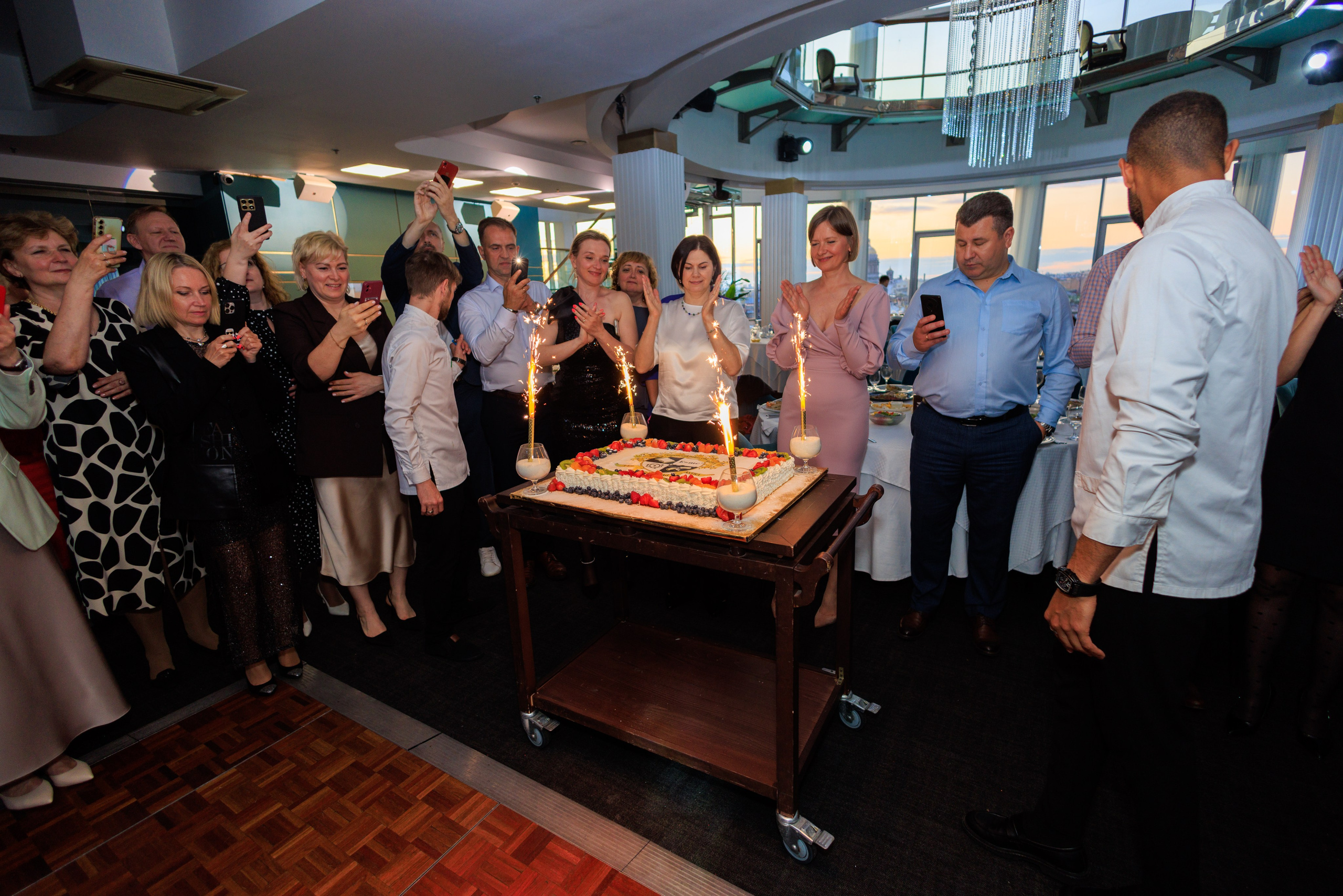 Выпускной лицея 244. Фотограф Александр Заломаев