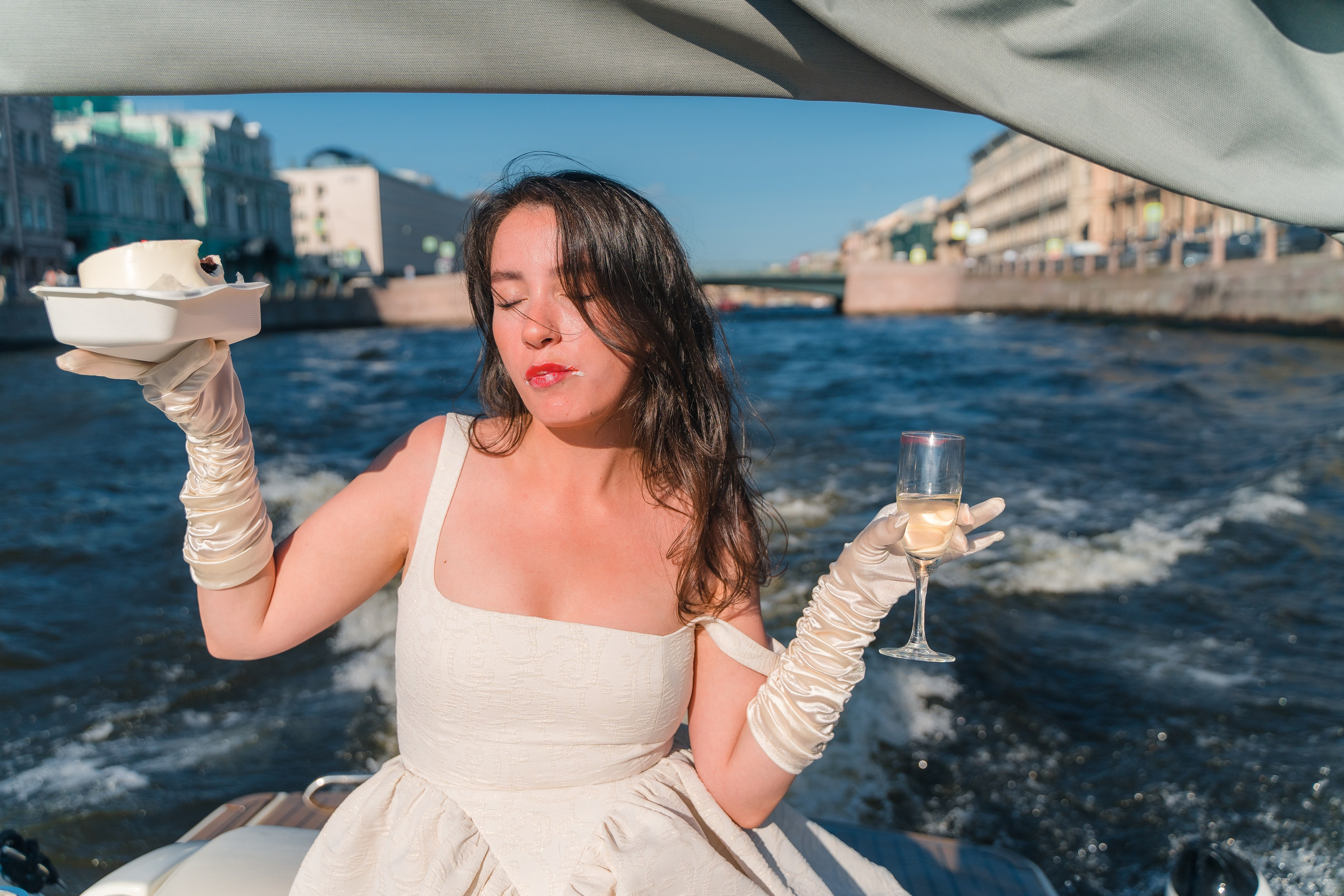 Фотосъемка девичника, встреча девушек, веселые женские портреты