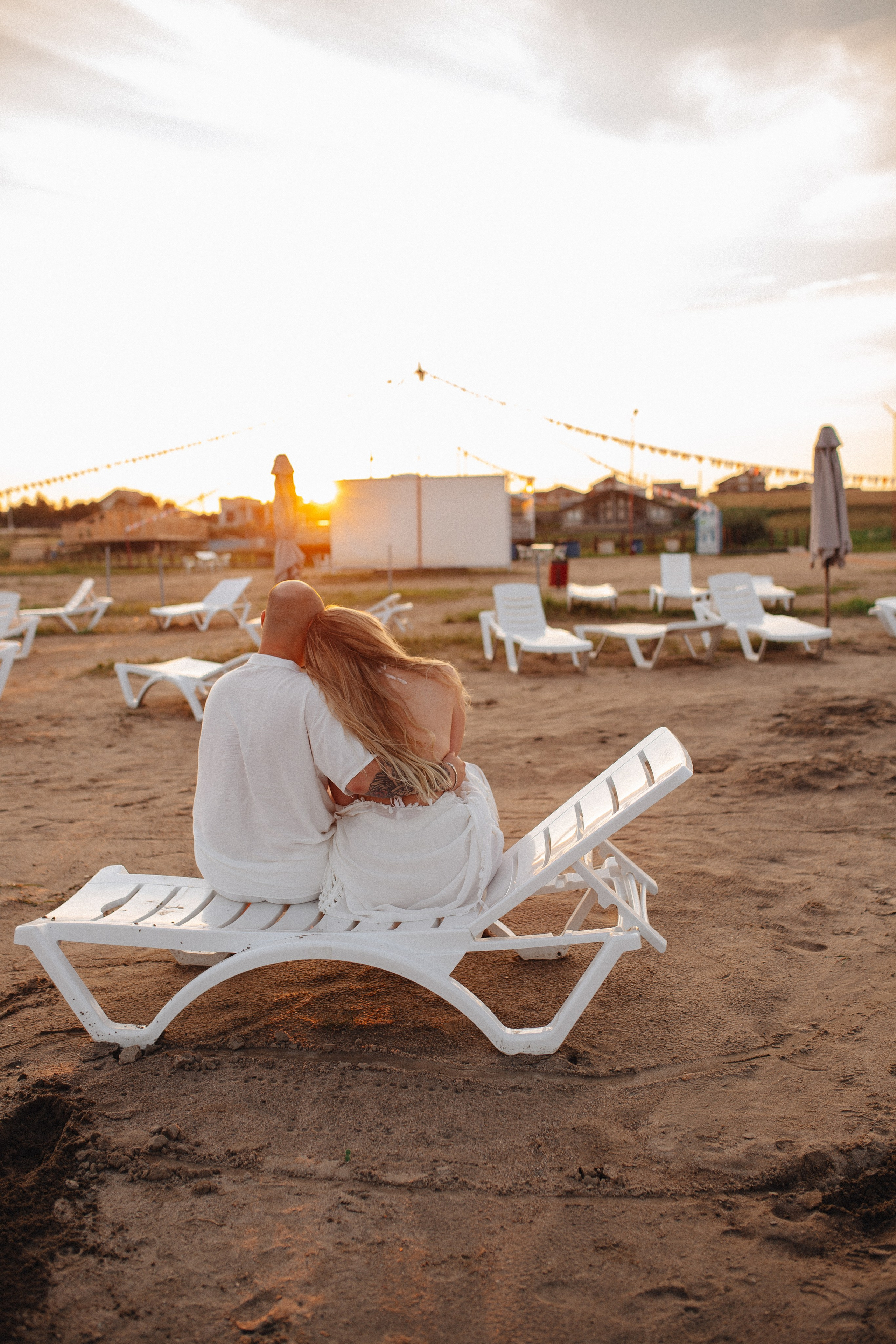 Летним вечером на пляже. Свадебный фотограф Новосибирск