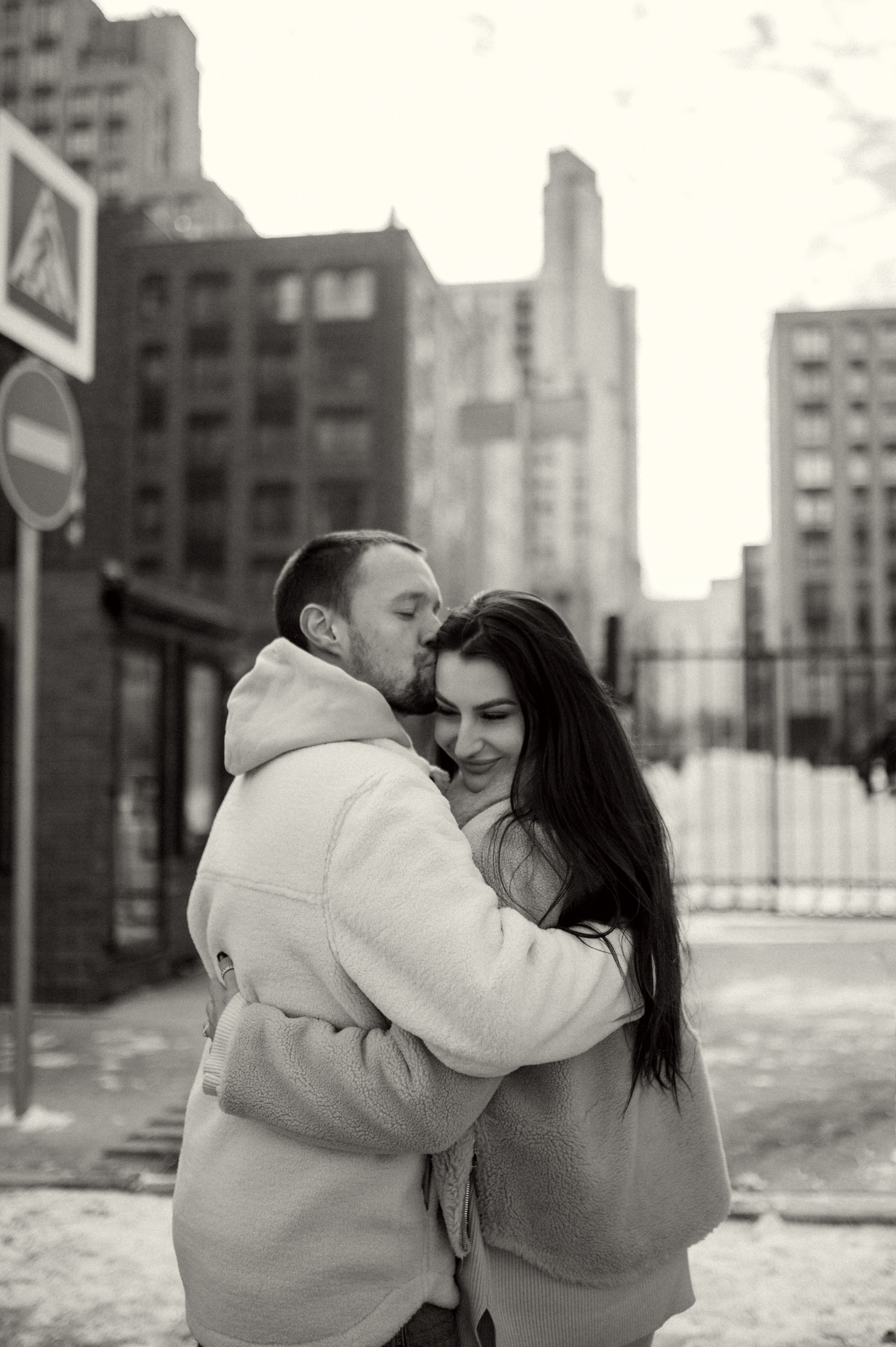 Лавстори стрит фотосессия в зимней Москве. Семейная фотосессия Бутово Москва фотограф Алина Морщагина