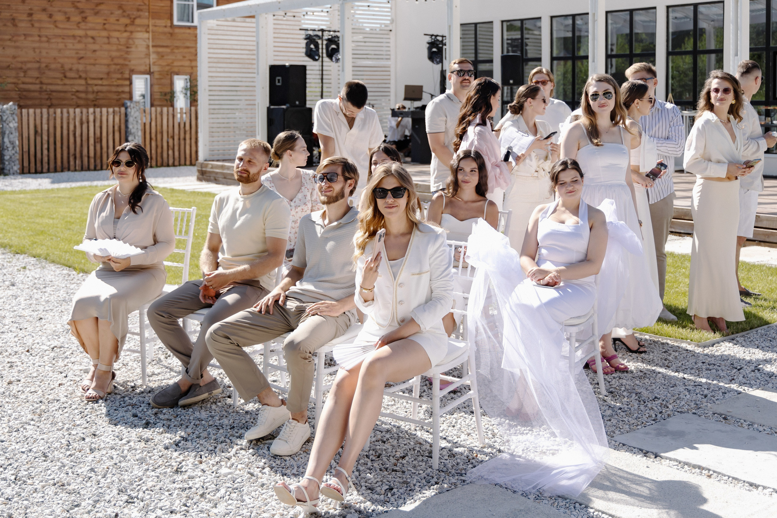 Плюс тридцать градусов на лужайке. Фотограф Андрей Куськало