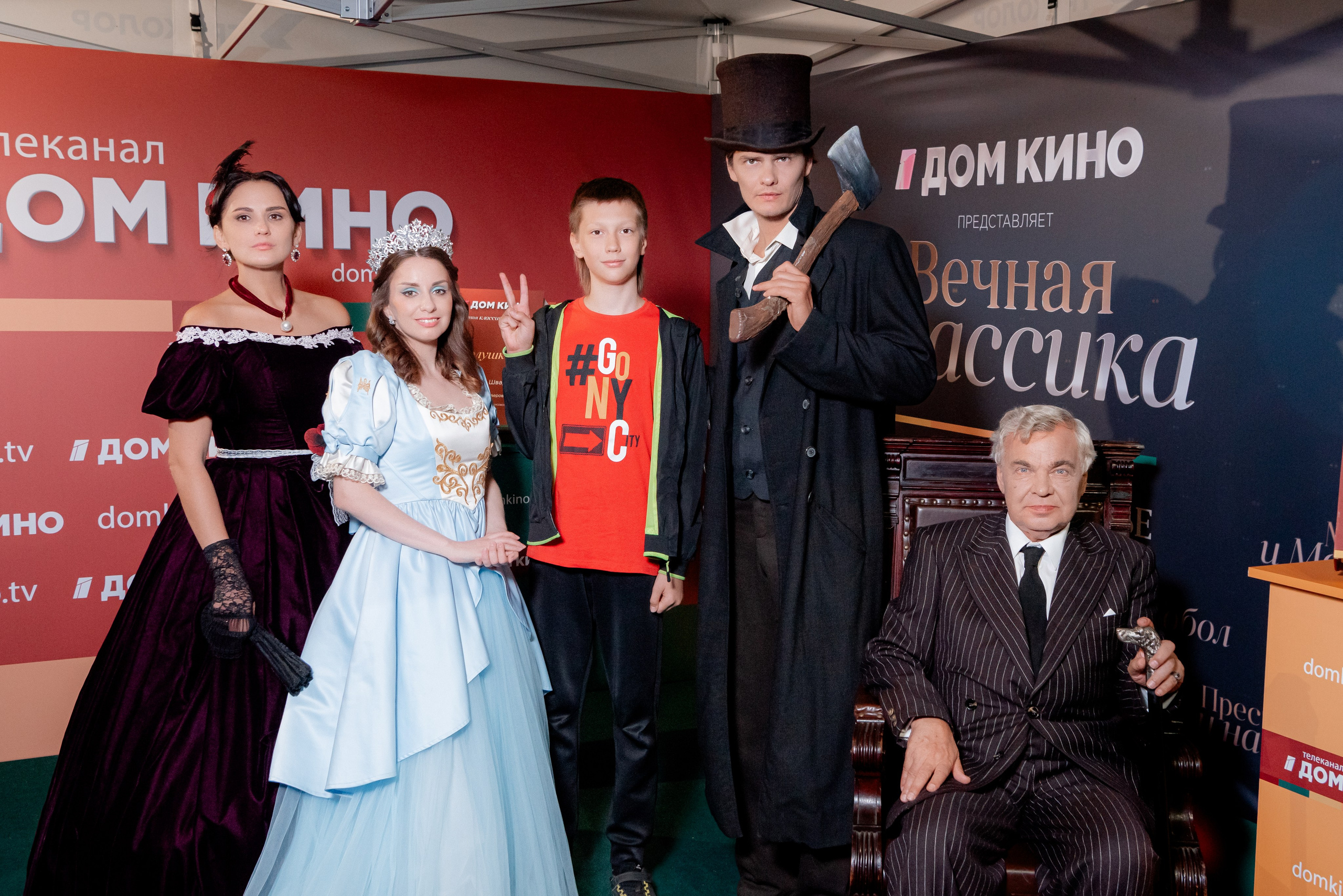 Портретные фото с артистами в палатке Триколор Дом Кинов на день города Волгоград. Фотограф в Волгограде и Волжском Александр Горбань